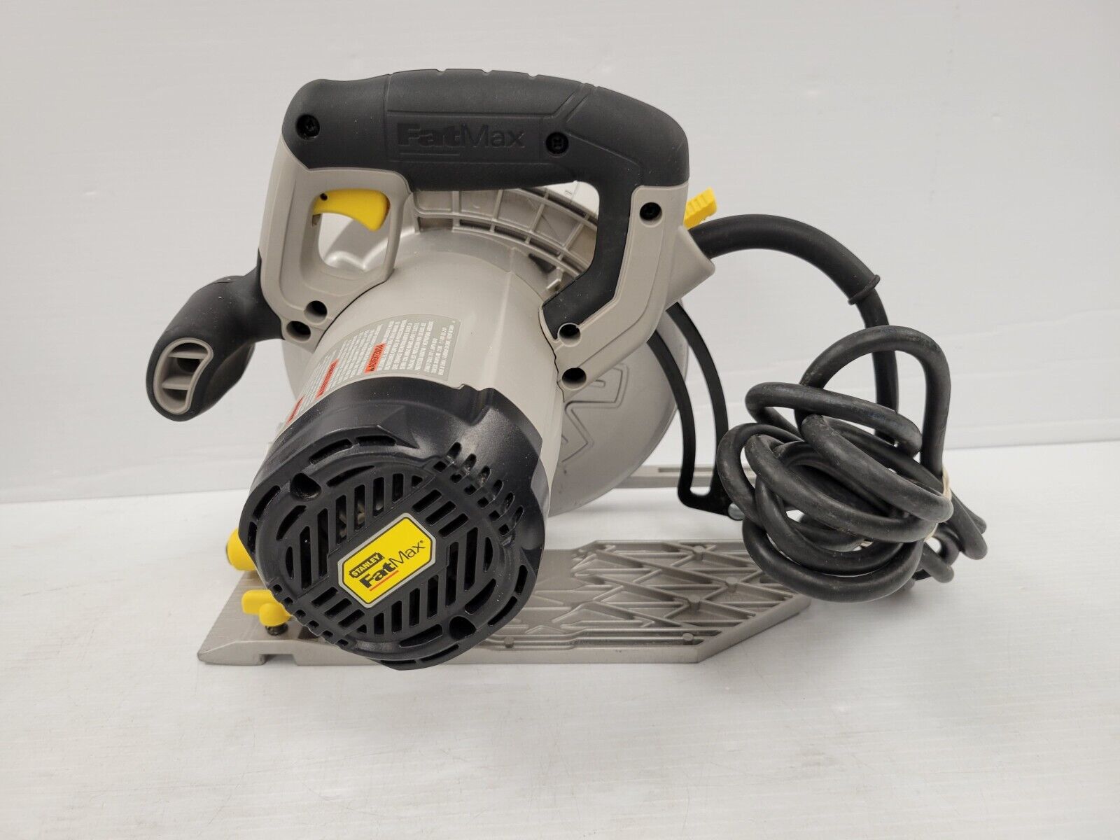 Stanley FME305 15 Amp 7-1/4 Inch Circular Saw - Powerful & Lightweight for Woodworking, Framing, and DIY Projects