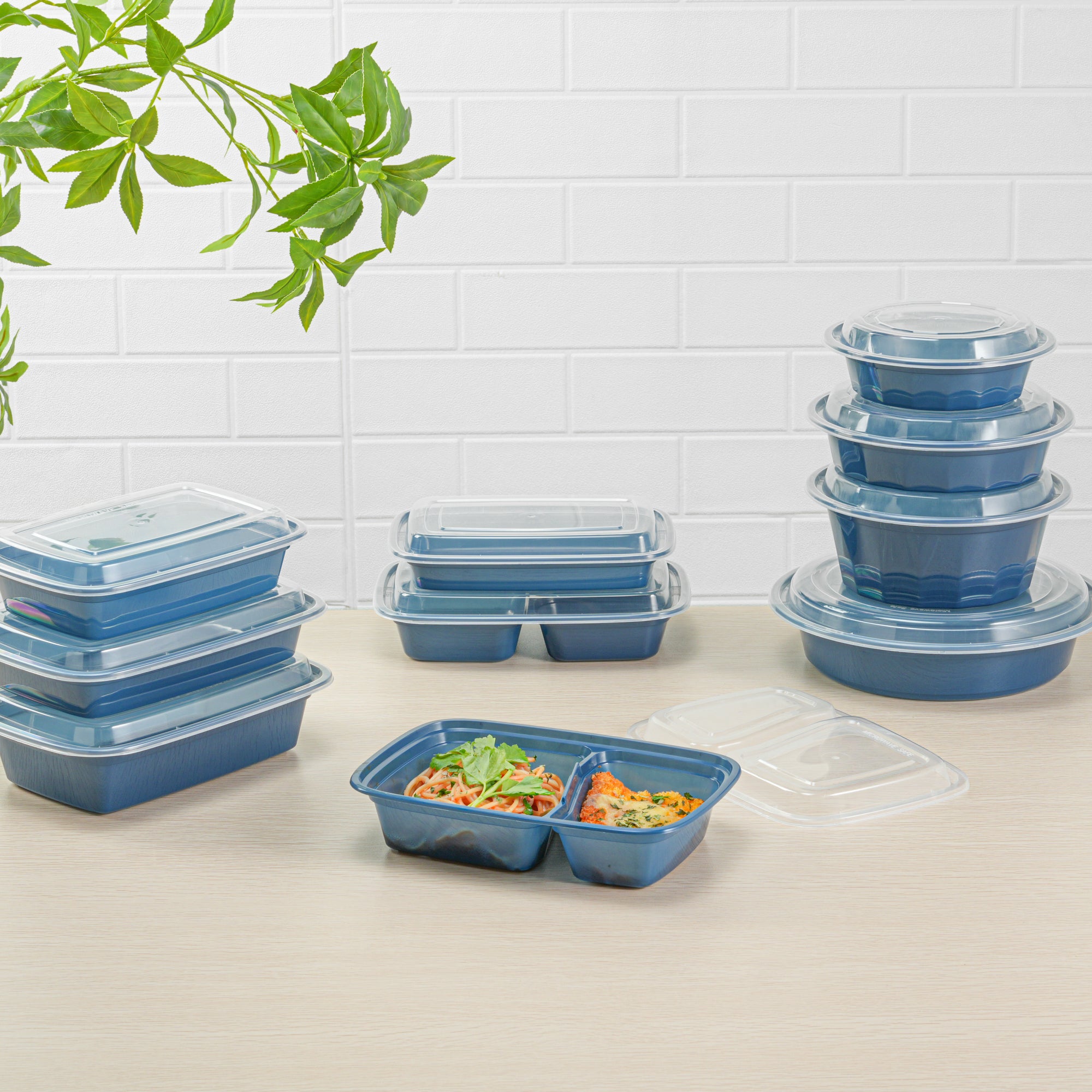 32 oz Midnight Blue Plastic 2-Compartment Food Storage Containers with Clear Lids - Microwave Safe, BPA Free (8.75