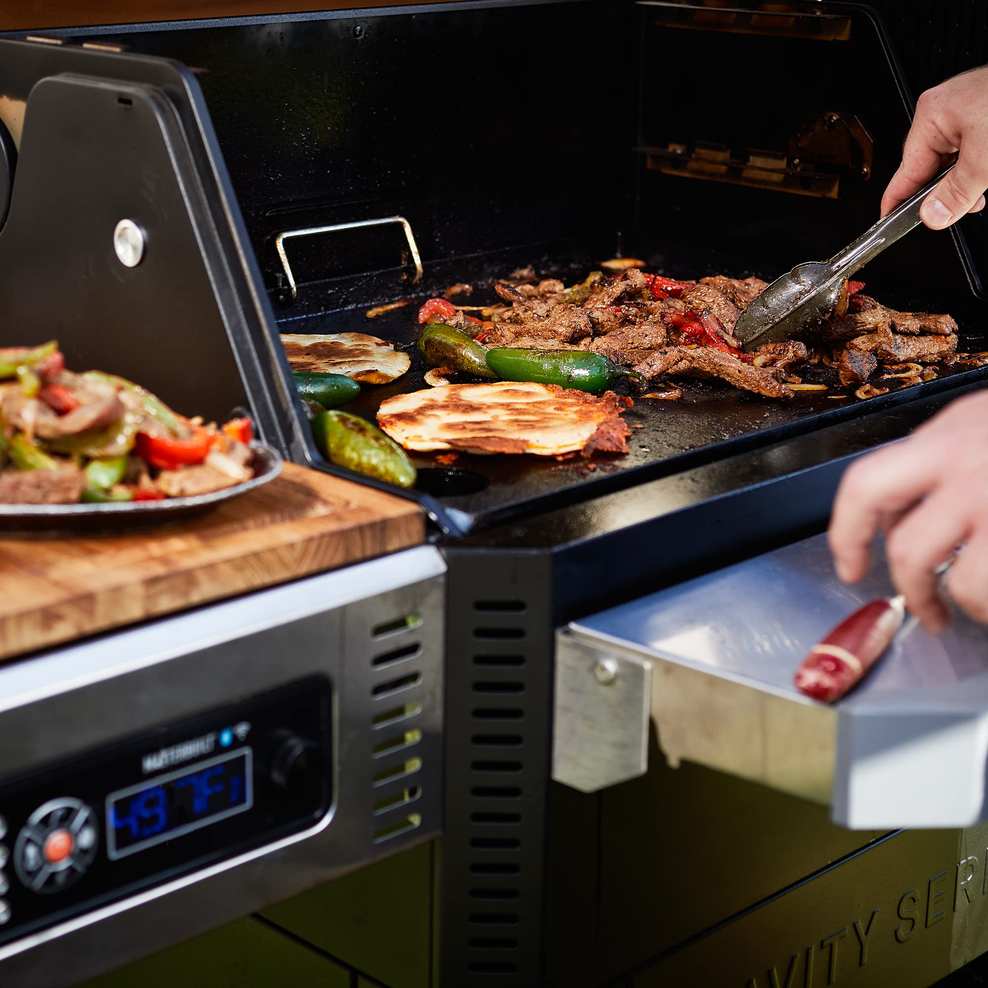Masterbuilt Gravity Series 1050 Digital Charcoal Grill & Smoker - Black Steel Flat-Top Griddle Accessory (435 sq in, Model MB20181622) | Perfect for Backyard BBQs, Tailgating & Outdoor Cooking