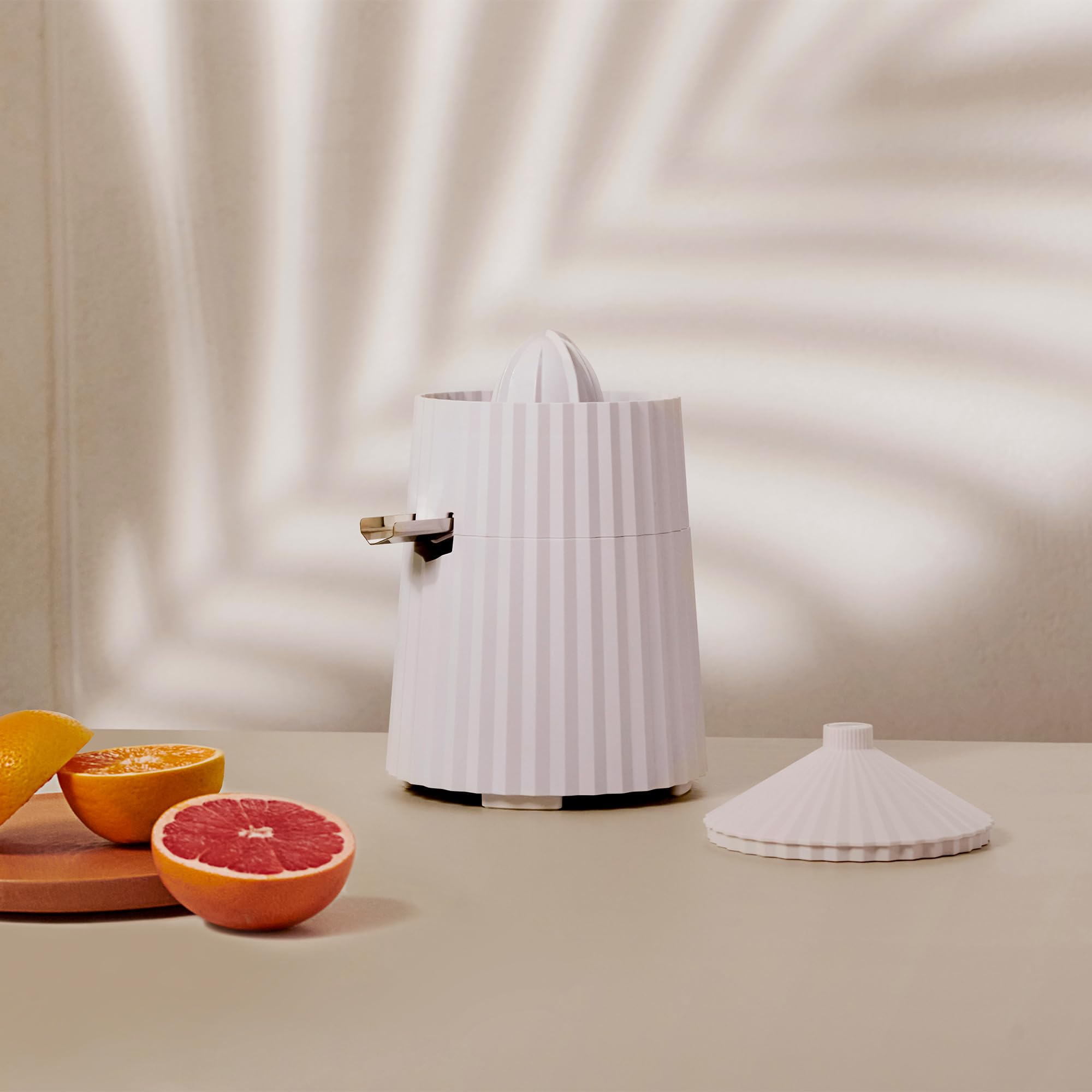 Alessi Plissé MDL07W/USA Electric Citrus Juicer - 85W White Plastic Lemon Squeezer with US Plug for Fresh Juice at Home, Bars & Restaurants