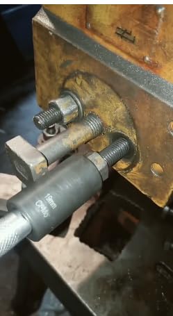 5-Piece Spiral Bolt Extractor Set - Remove Broken Bolts & Studs Easily for Auto Repair