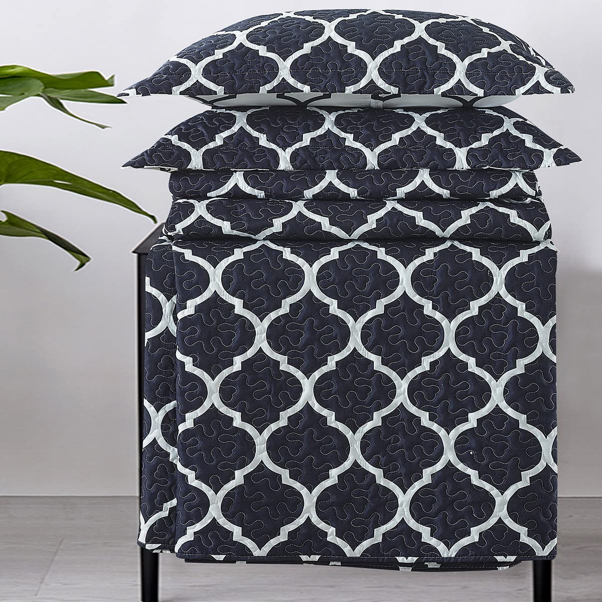 Royal Hotel Luxury Microfiber Bedding Set - Navy & White Meridian King/California King Coverlet 3pc Quilt Set | Oversized Soft Printed Bedspread for Hotel-Style Bedroom Decor