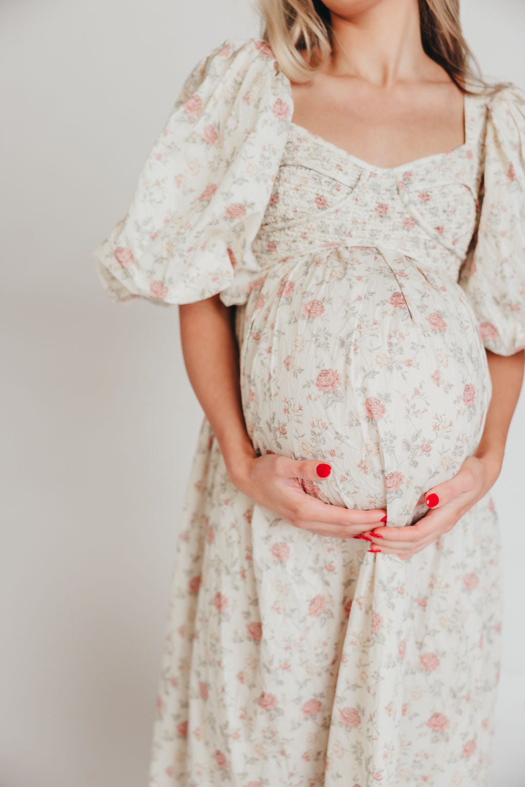Harlow Maxi Dress in Off White Floral - Bump Friendly Maternity Dress & Inclusive Sizing (S-3XL) | Perfect for Pregnancy, Beach Vacations & Summer Weddings