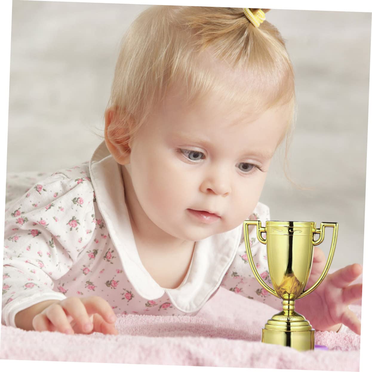BESPORTBLE 30-Piece Plastic Trophy Sports Toys for Kids - Reward Prizes for Sports Games, School Achievements & Party Favors