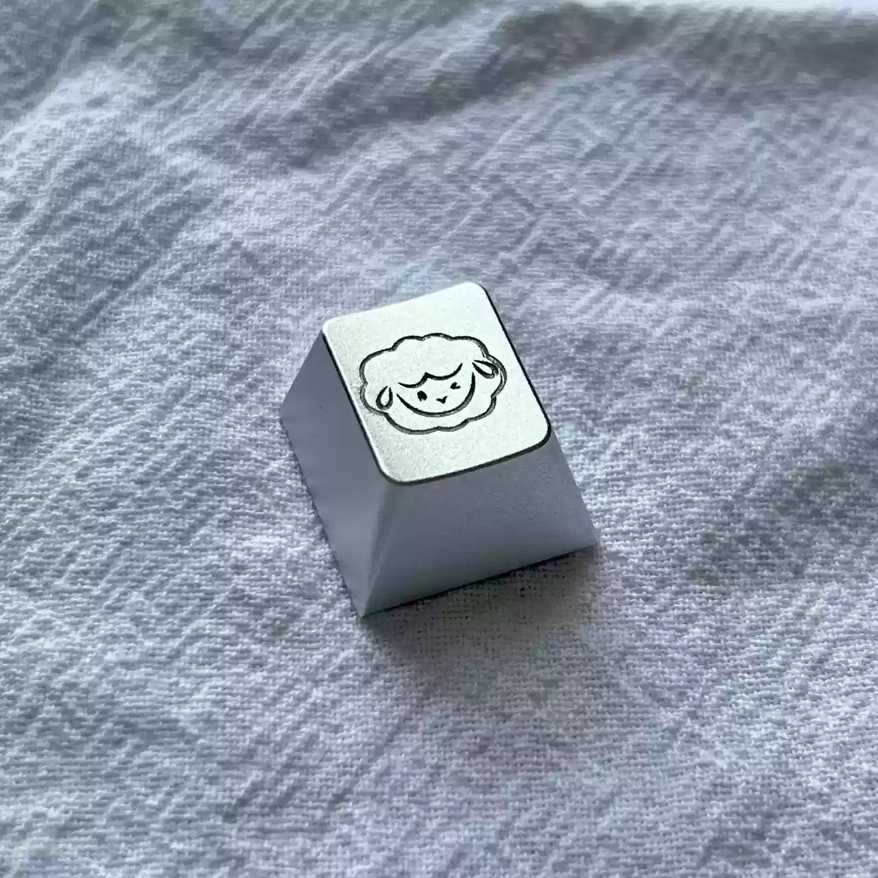 Premium Aluminum Alloy Anode Keycap - Simple Lamb Portrait Design for Mechanical Keyboards | Personalized Metal Decorative Keycap for Gaming & Office Use