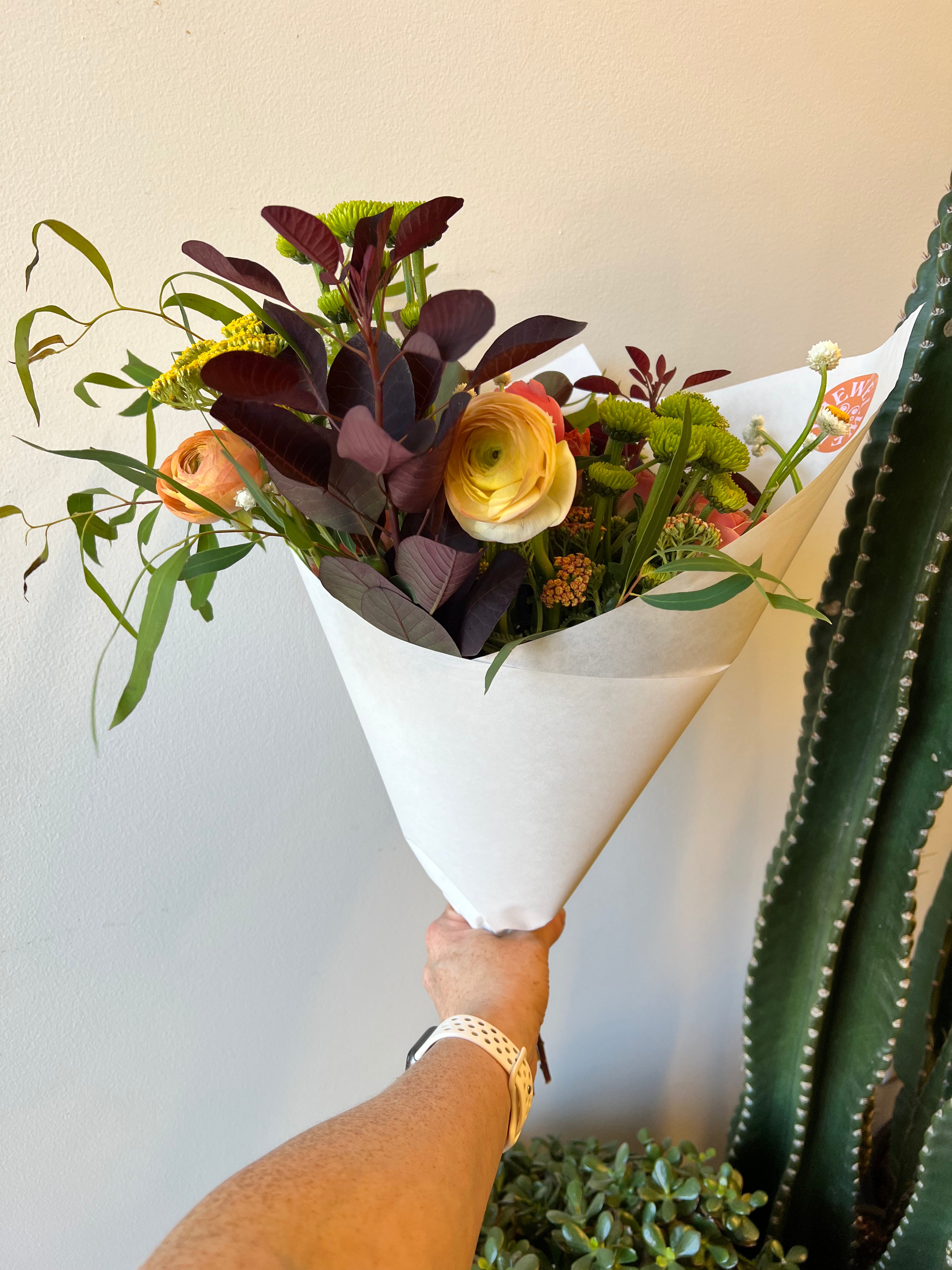 Petite Bouquet - Elegant Mini Floral Arrangement for Gifts, Home Decor & Special Occasions | Perfect for Weddings, Anniversaries & Romantic Surprises