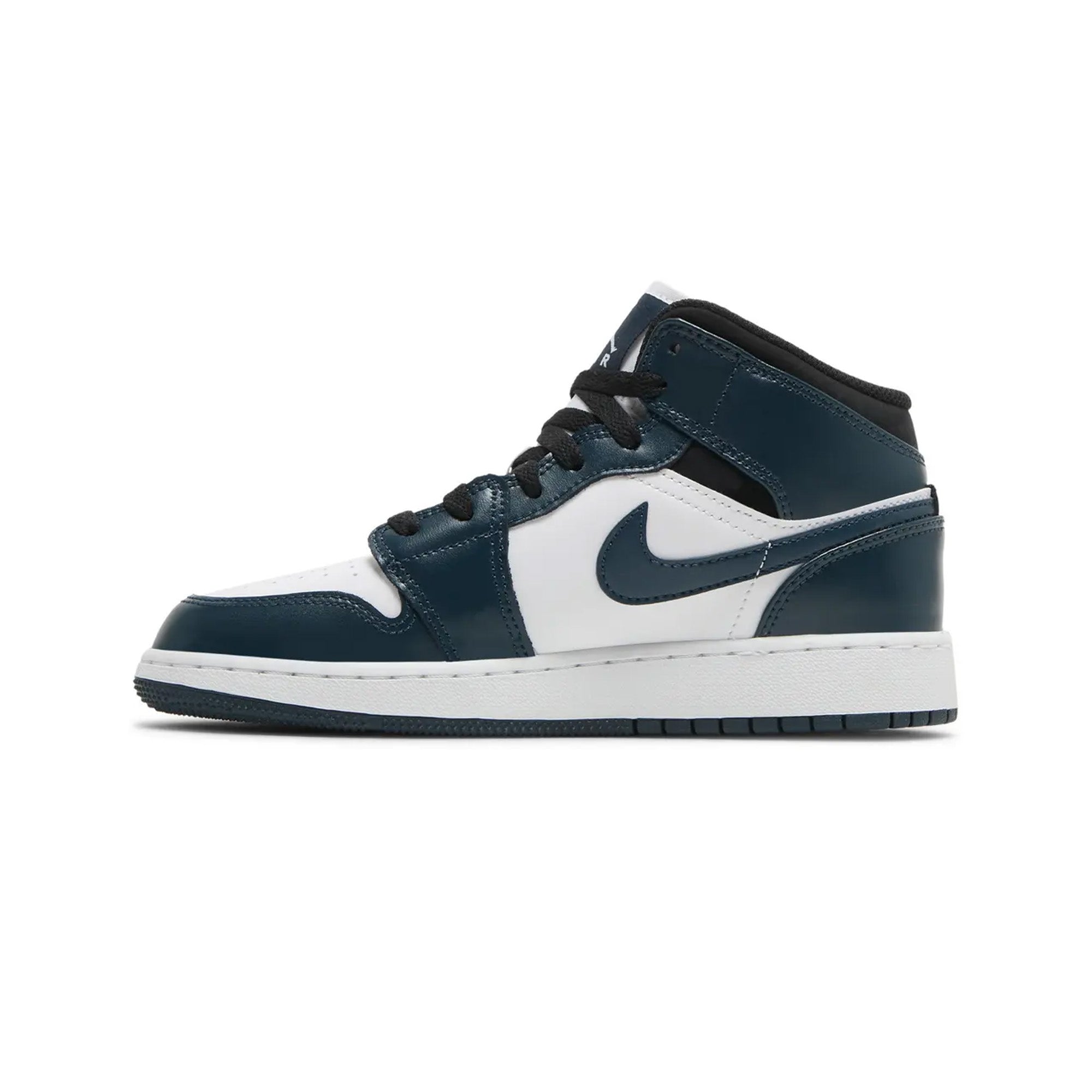 Air Jordan 1 Mid 'Armory Navy' GS Basketball Shoes for Kids - Stylish Sneakers for School, Sports & Casual Wear