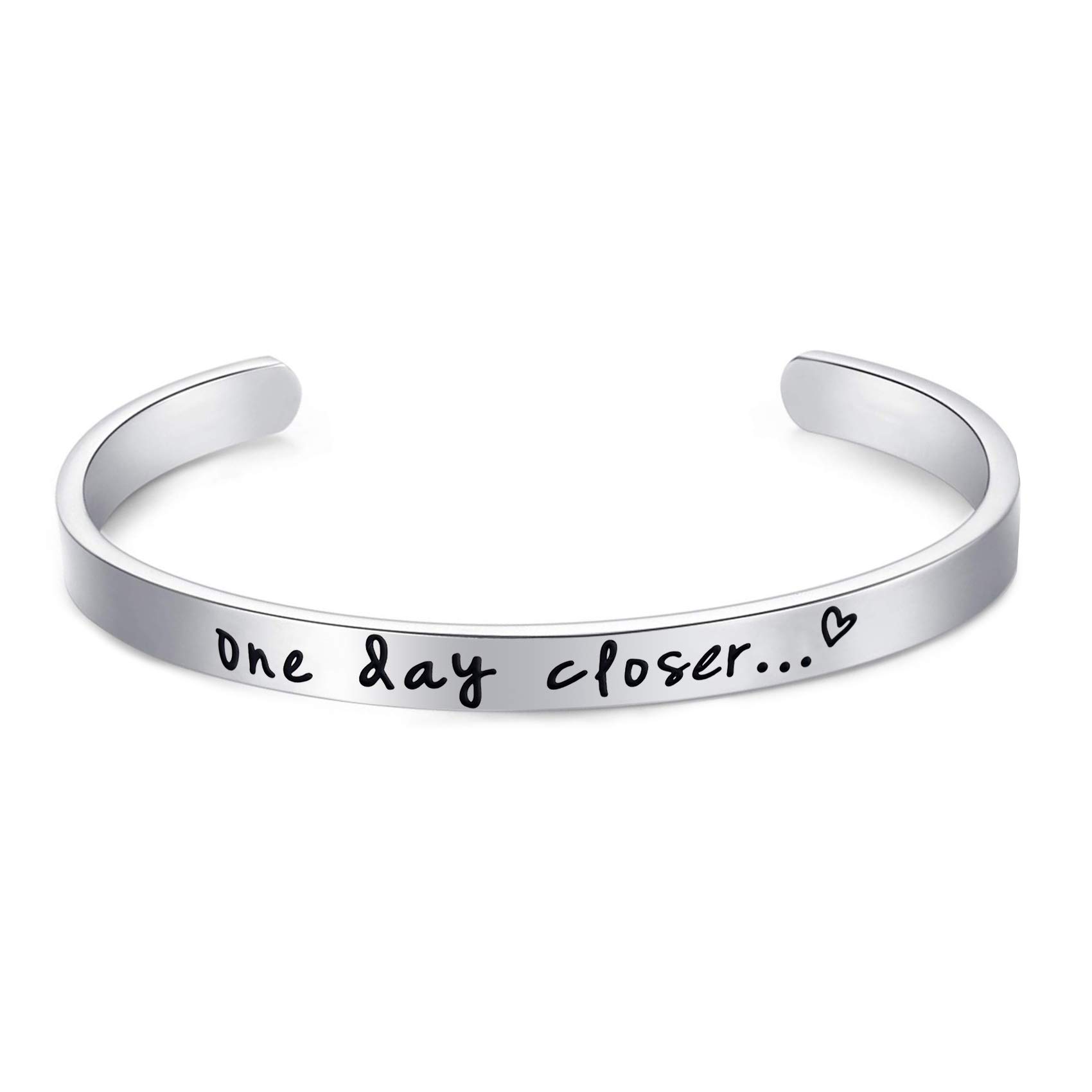 LParkin Long Distance Relationship Bracelet for Girlfriend - Romantic Anniversary Gift for Her - One Day Closer Couples Bracelet - Perfect for LDR Couples, Anniversaries & Special Occasions