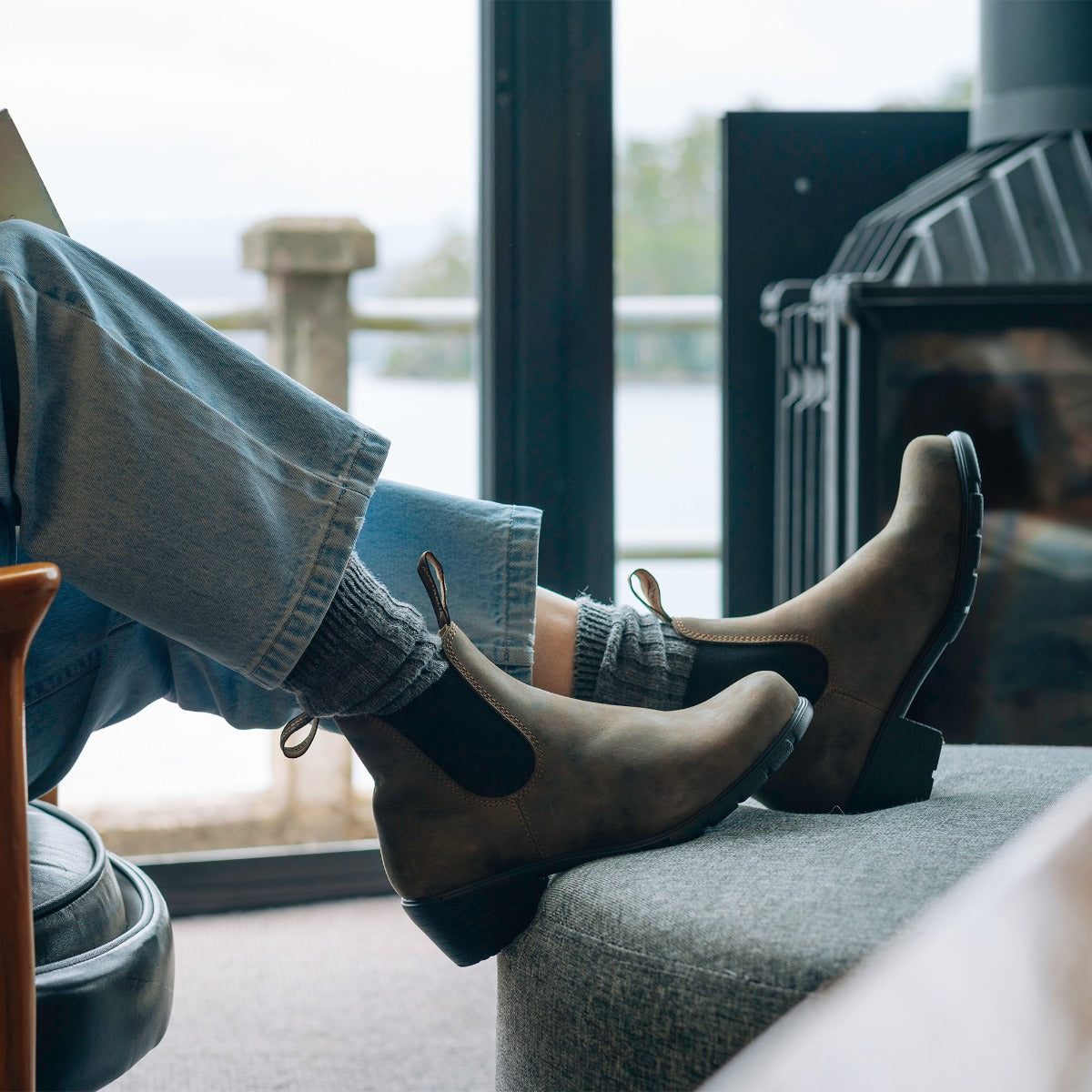 Blundstone Women's 1677 Chelsea Boots - Rustic Brown Leather Heeled Ankle Boots for Walking, Work & Casual Outfits