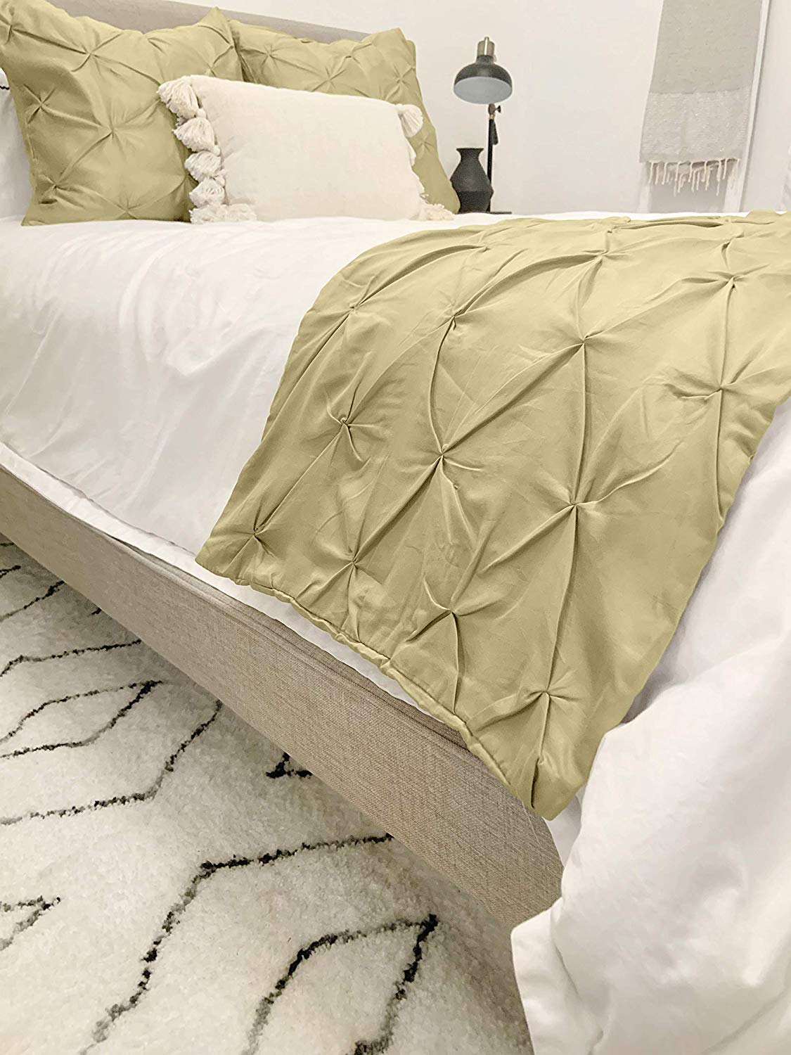 Ultra Soft 100% Cotton 800 Thread Count Pinch Pleated Bed Runner - Queen Size 88