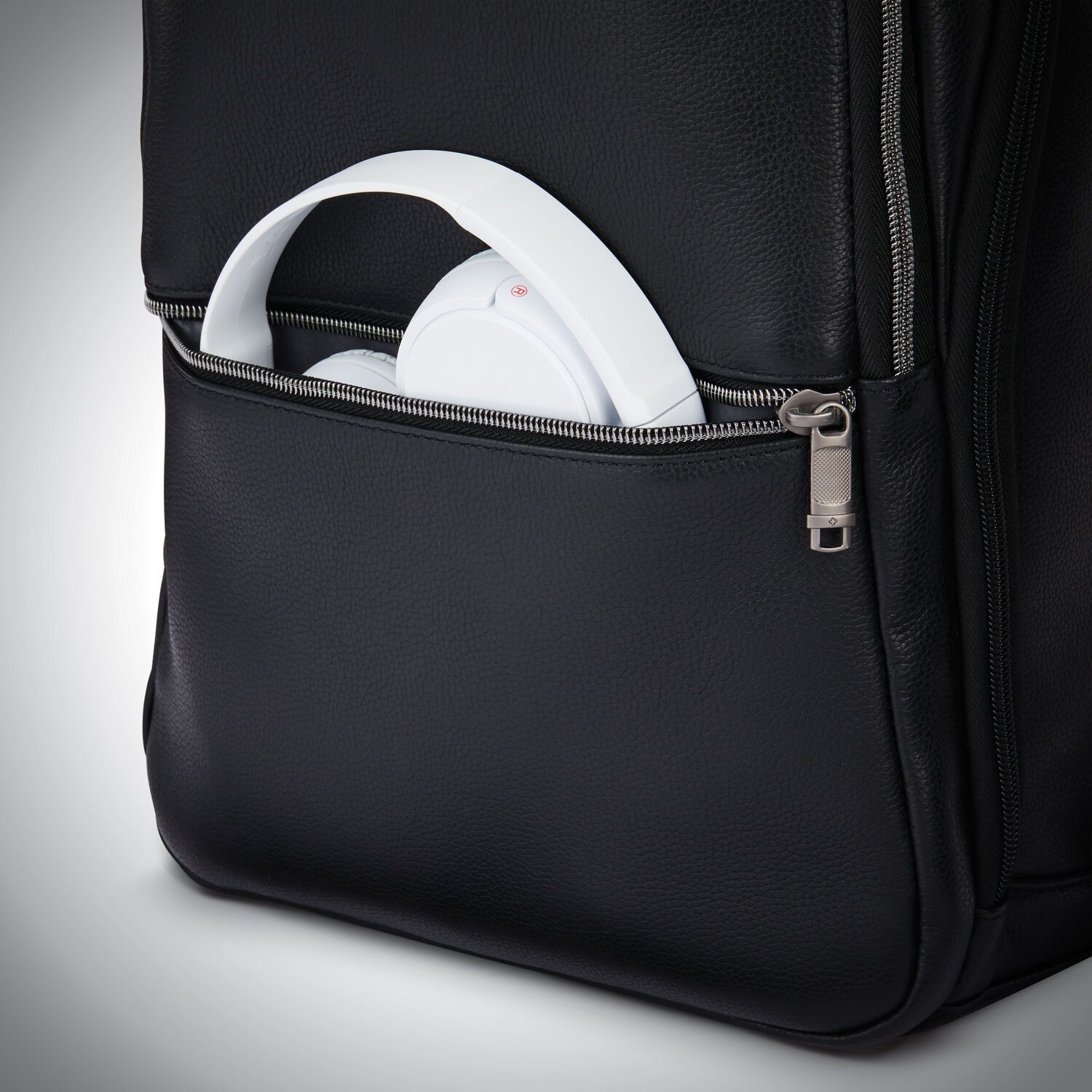 Samsonite Classic Leather Backpack for Men & Women - Durable Laptop Backpack with USB Charging Port - Perfect for Travel, Work & School