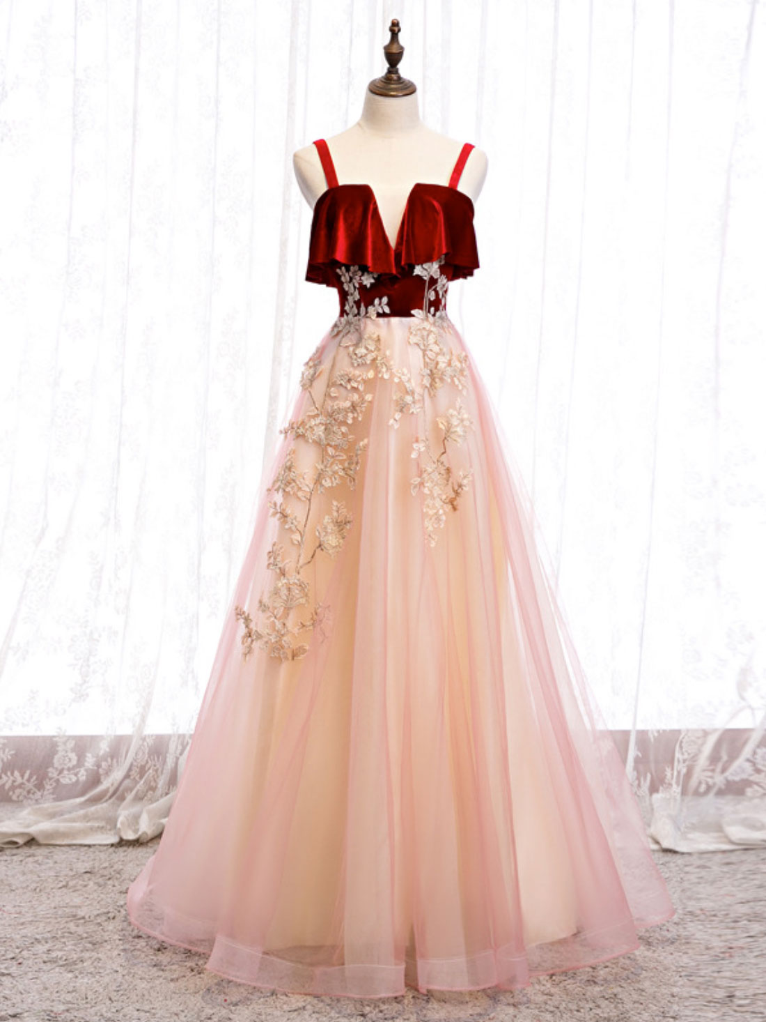 Elegant Burgundy A-Line Tulle Lace Long Prom Dress for Formal Evening Gowns - Perfect for Homecoming, Quinceañera, and Wedding Guest Occasions