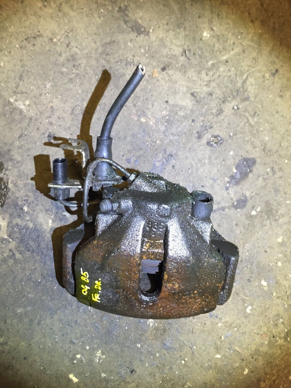2002 2003 2004 2005 Volkswagen Passat 1.8T Front Left Driver Side Brake Caliper - OEM D23 Replacement Part - Perfect for Brake System Repair & Maintenance