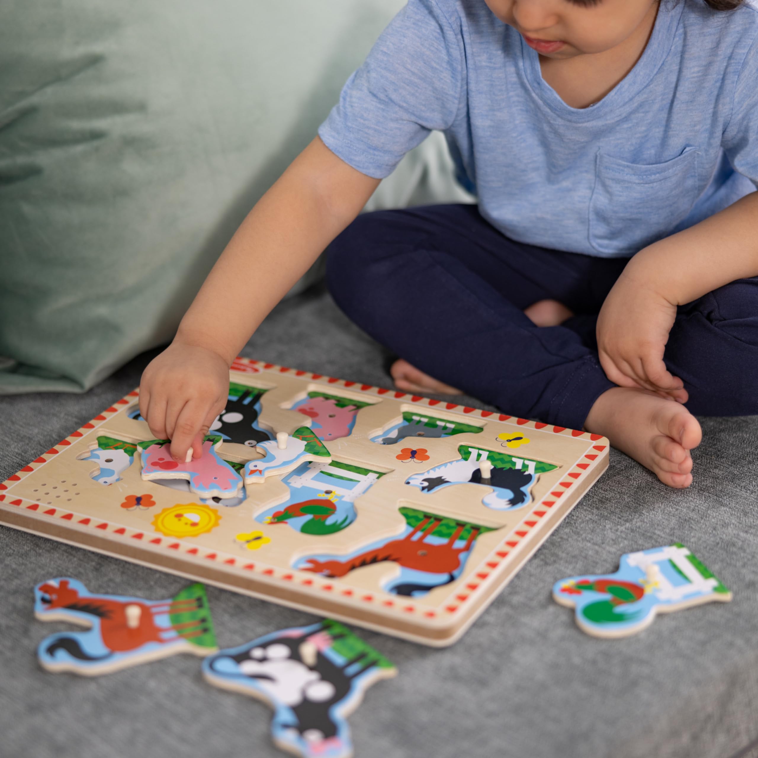 Melissa & Doug Farm Animals Sound Puzzle - Wooden Peg Puzzle with 8 Pieces & Realistic Animal Sounds - Educational Toddler Toy for Learning & Playtime Fun