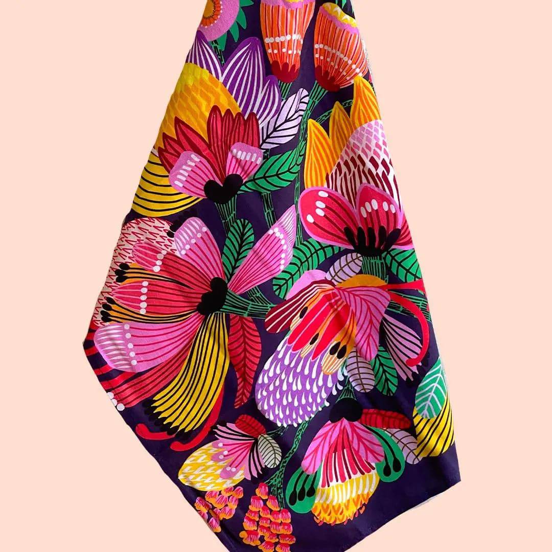 Premium Wild Proteas Gift Set - Floral Tea Towel & Wooden Magnet for Kitchen Decor, Housewarming Gift, or South African Themed Party