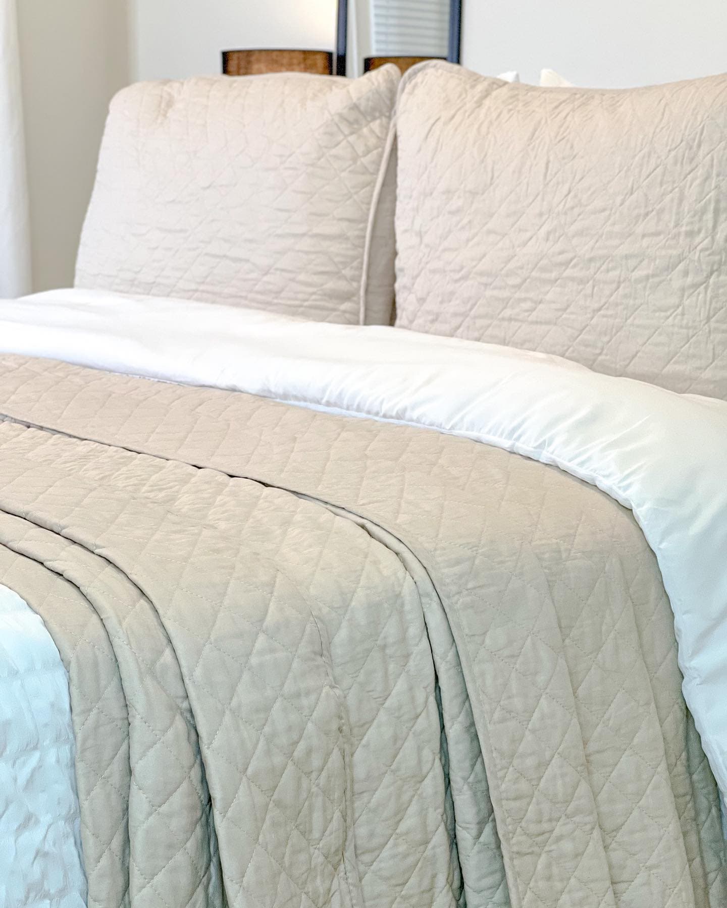 Luxury Crinkle Textured Dobby Comforter Set - Queen Size Bedding with Pillow Shams - Soft & Breathable for All Seasons - Perfect for Master Bedroom, Guest Room & Cozy Home Decor