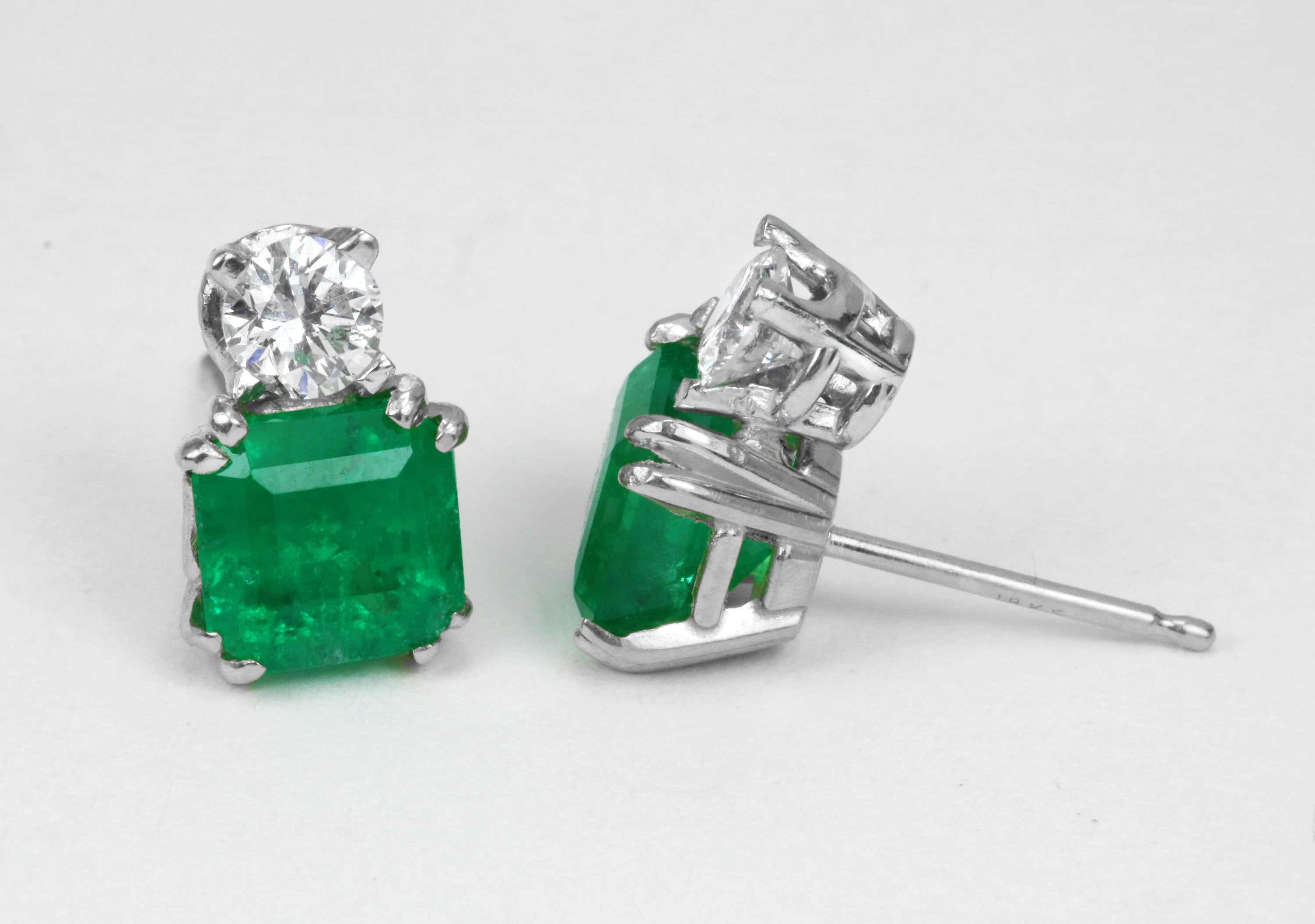 2.75tcw Dark Vivid Green Emerald & VS Diamond Stud Earrings in 18K Gold - Luxury Jewelry for Women, Perfect for Weddings, Parties & Special Occasions