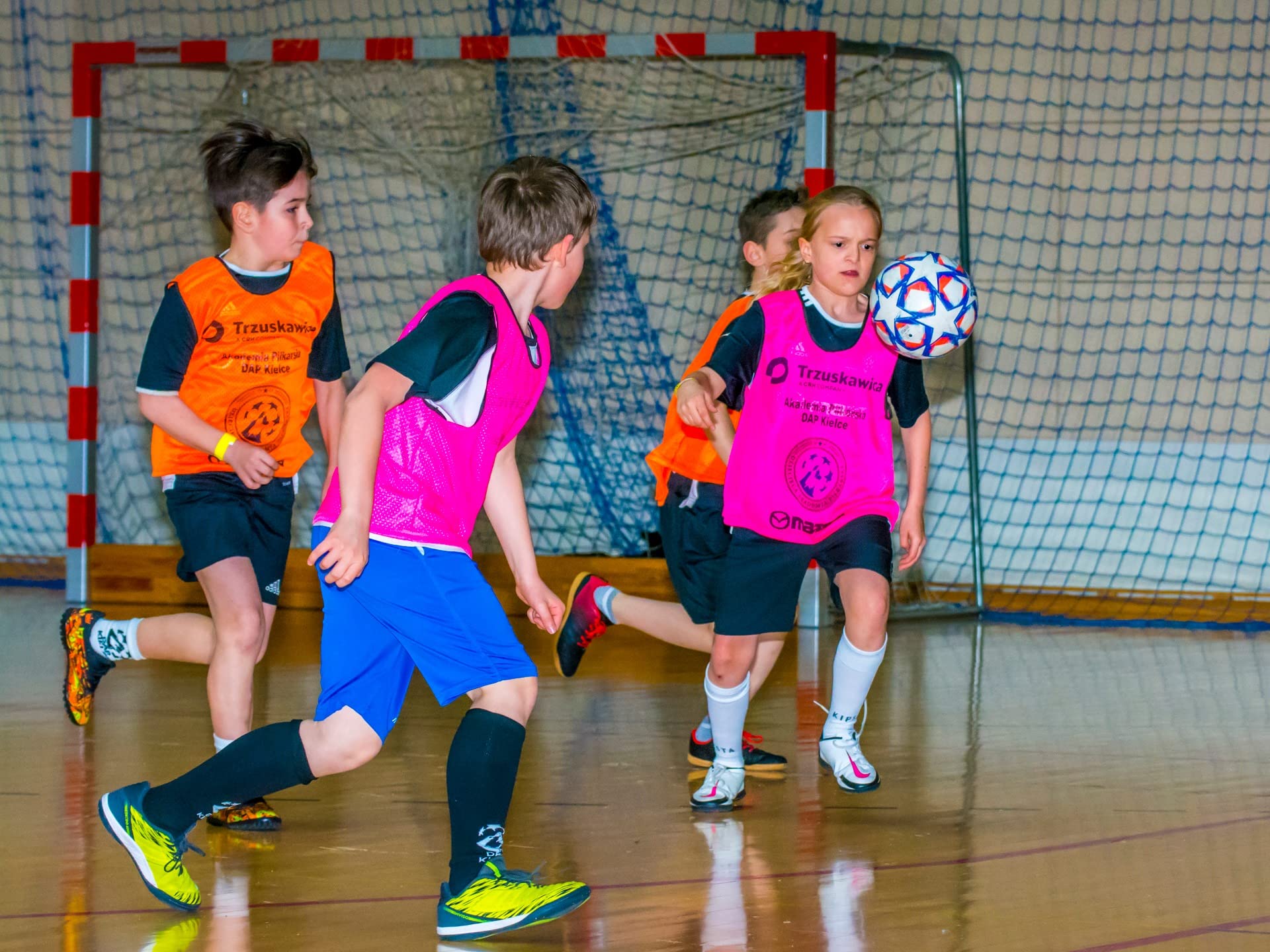 Pinnies Sports Bibs for Kids, Youth & Adults - Durable Soccer, Basketball, Football Practice Jerseys for Team Training, Running & Scrimmage Games