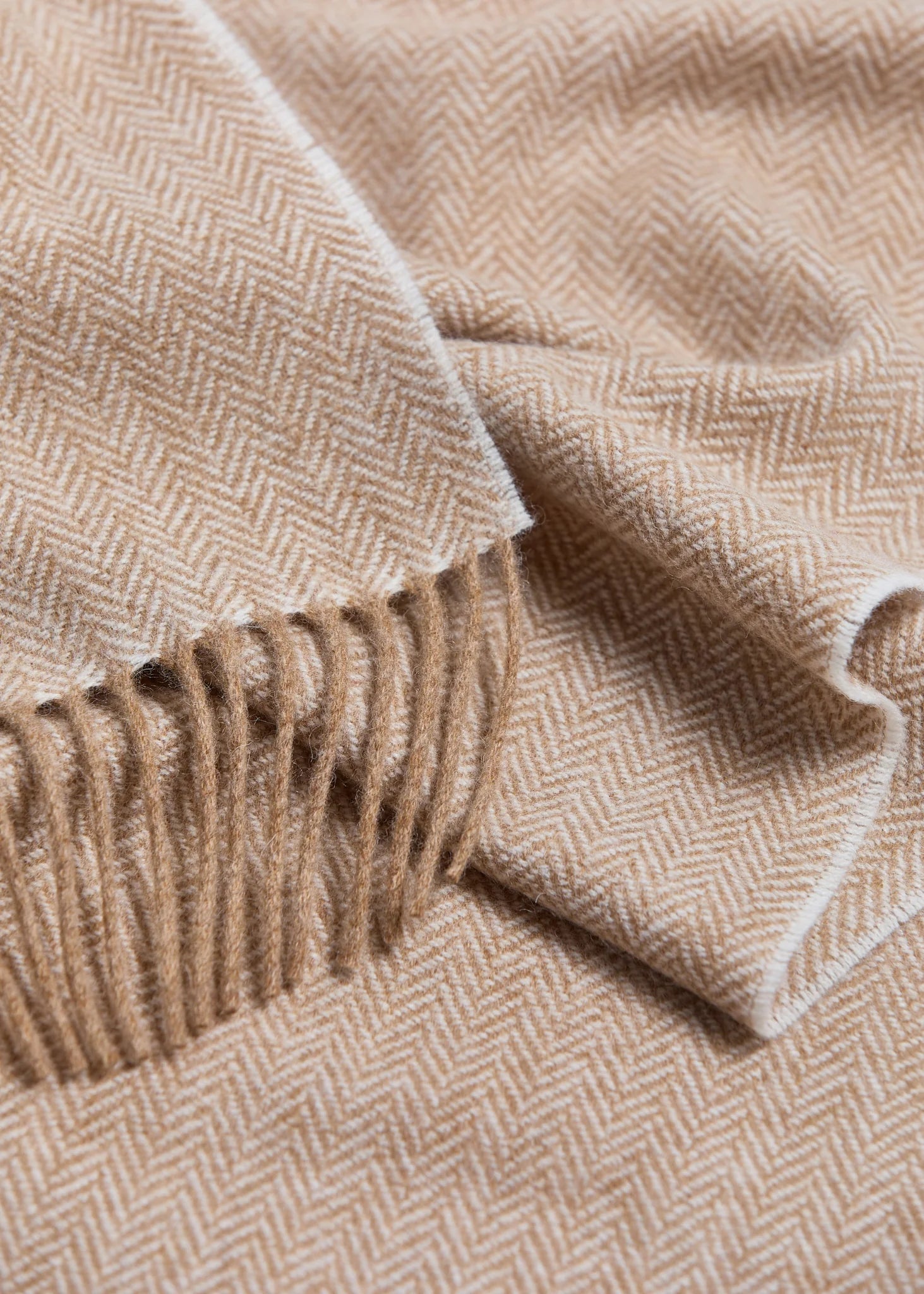 Foxford Lambswool Scarf - Camel Herringbone Pattern - Soft & Warm Winter Accessory for Men & Women - Perfect for Cold Weather, Outdoor Activities & Fashion