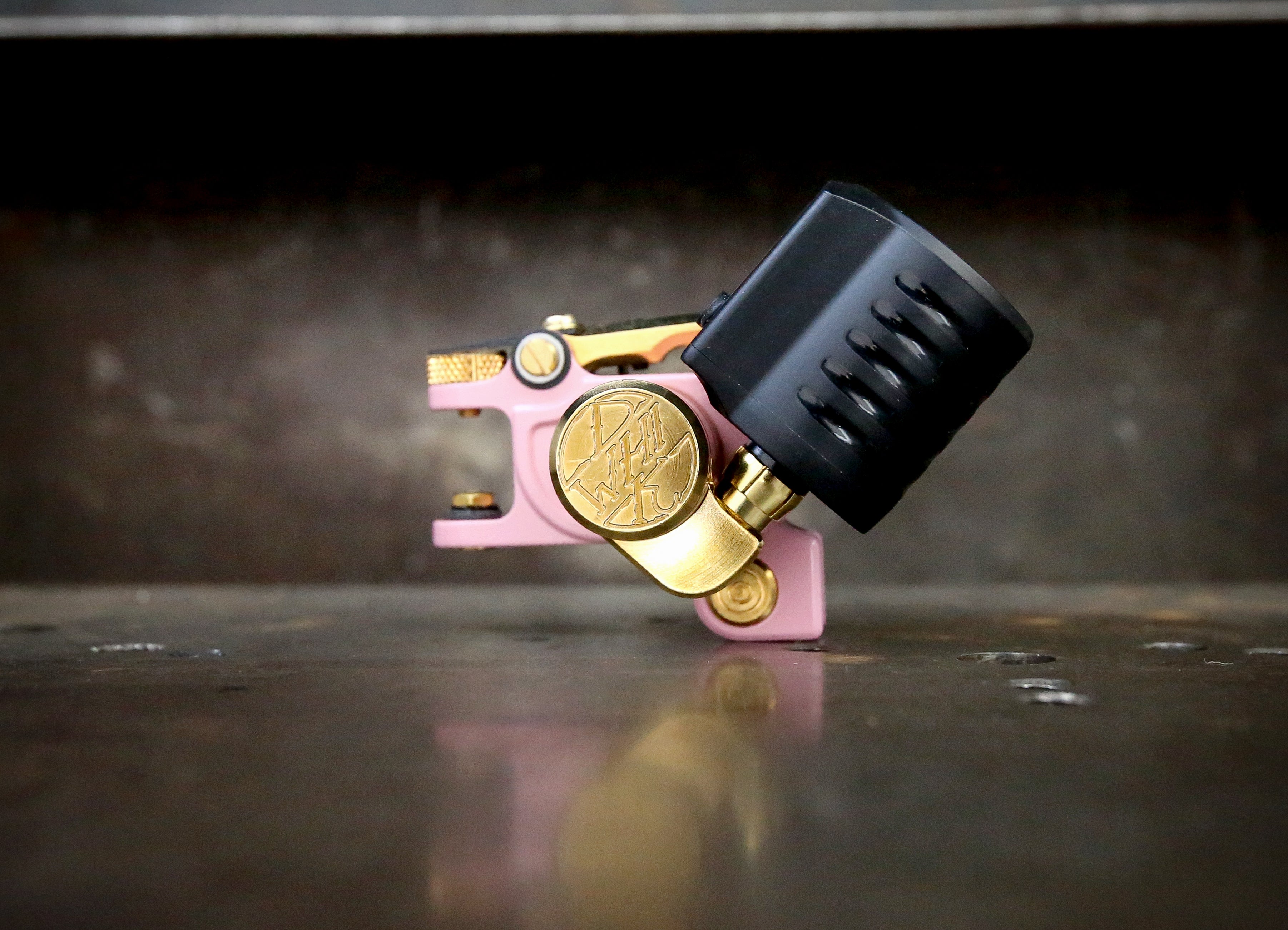 Dan Kubin V3/23 Sidewinder Pink & Gold RCA Cable - High-Quality Audio Connector for Home Theater, DJ Equipment & Professional Studio Setup