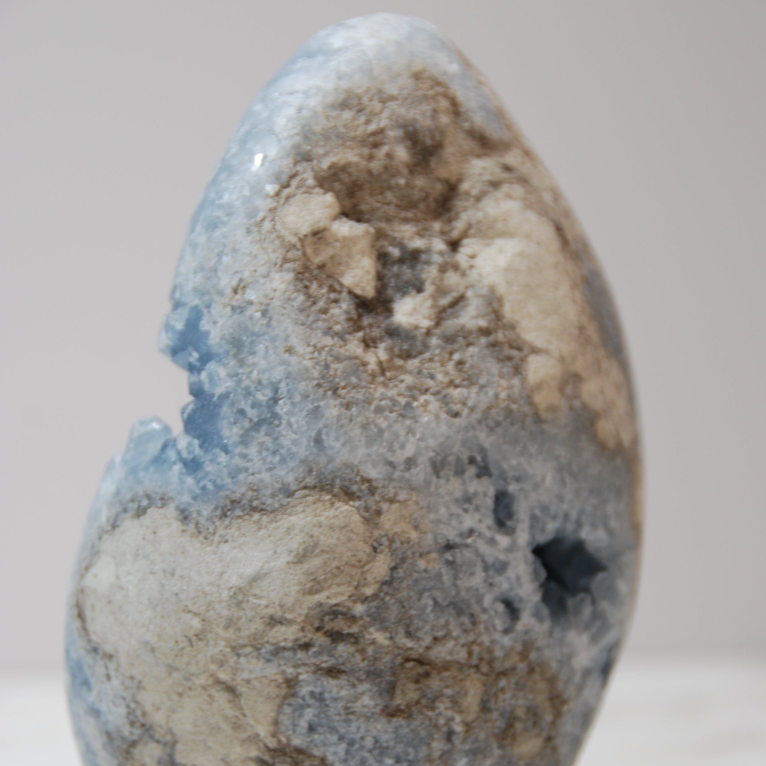 Natural Celestite Free Form Crystal - 1.25kg Healing Stone for Meditation, Energy Work & Home Decor