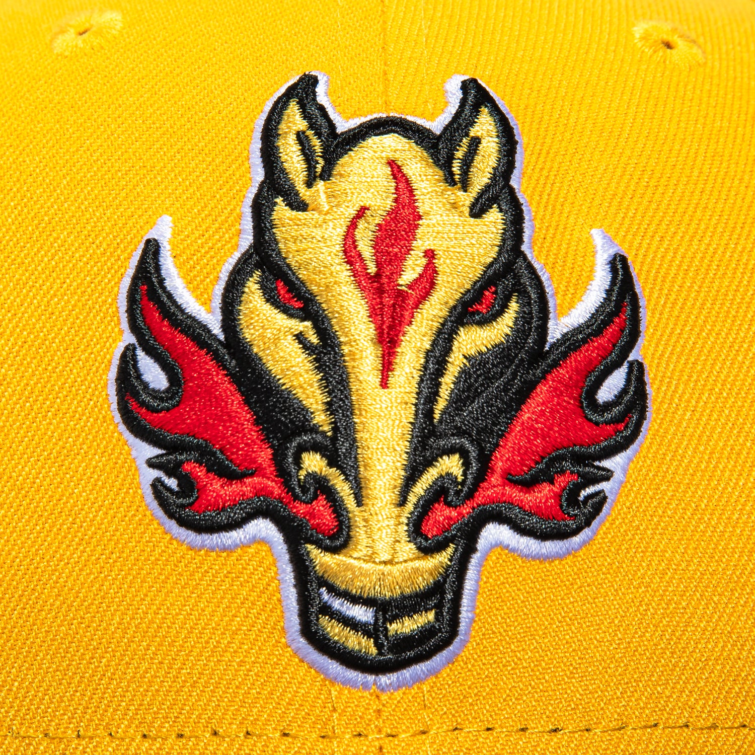 New Era 59Fifty Calgary Flames Blasty Hat - Gold & Black NHL Snapback Cap for Men & Women - Perfect for Hockey Games, Sports Events & Casual Wear