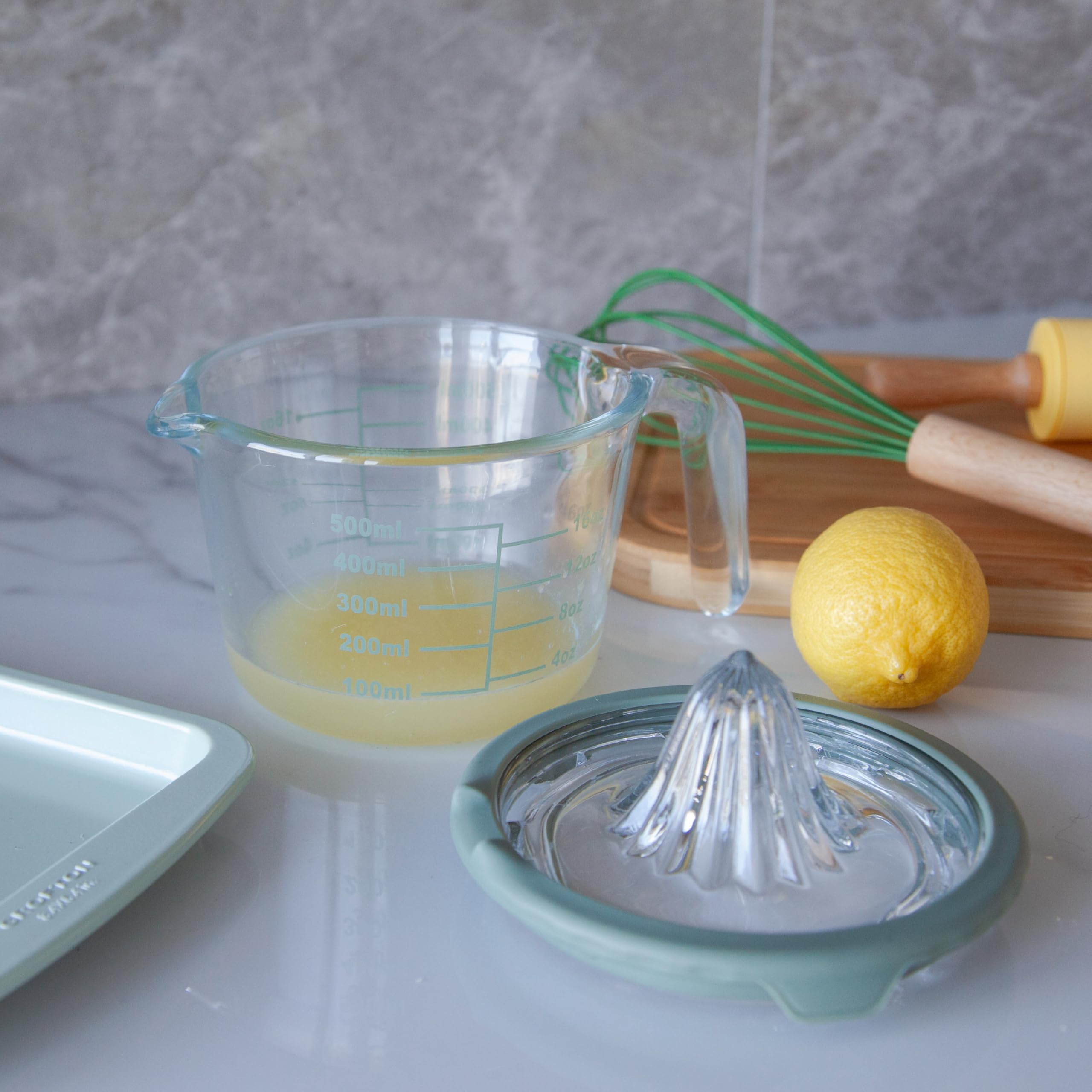 Cartman 2-Piece Glass Measuring Cup Set with Lemon & Lime Juicer - 16oz & 32oz, BPA-Free, Hand Juicer & Citrus Reamer for Cocktails, Baking, Cooking - Refreshing Green Color for Kitchen & Bar Use