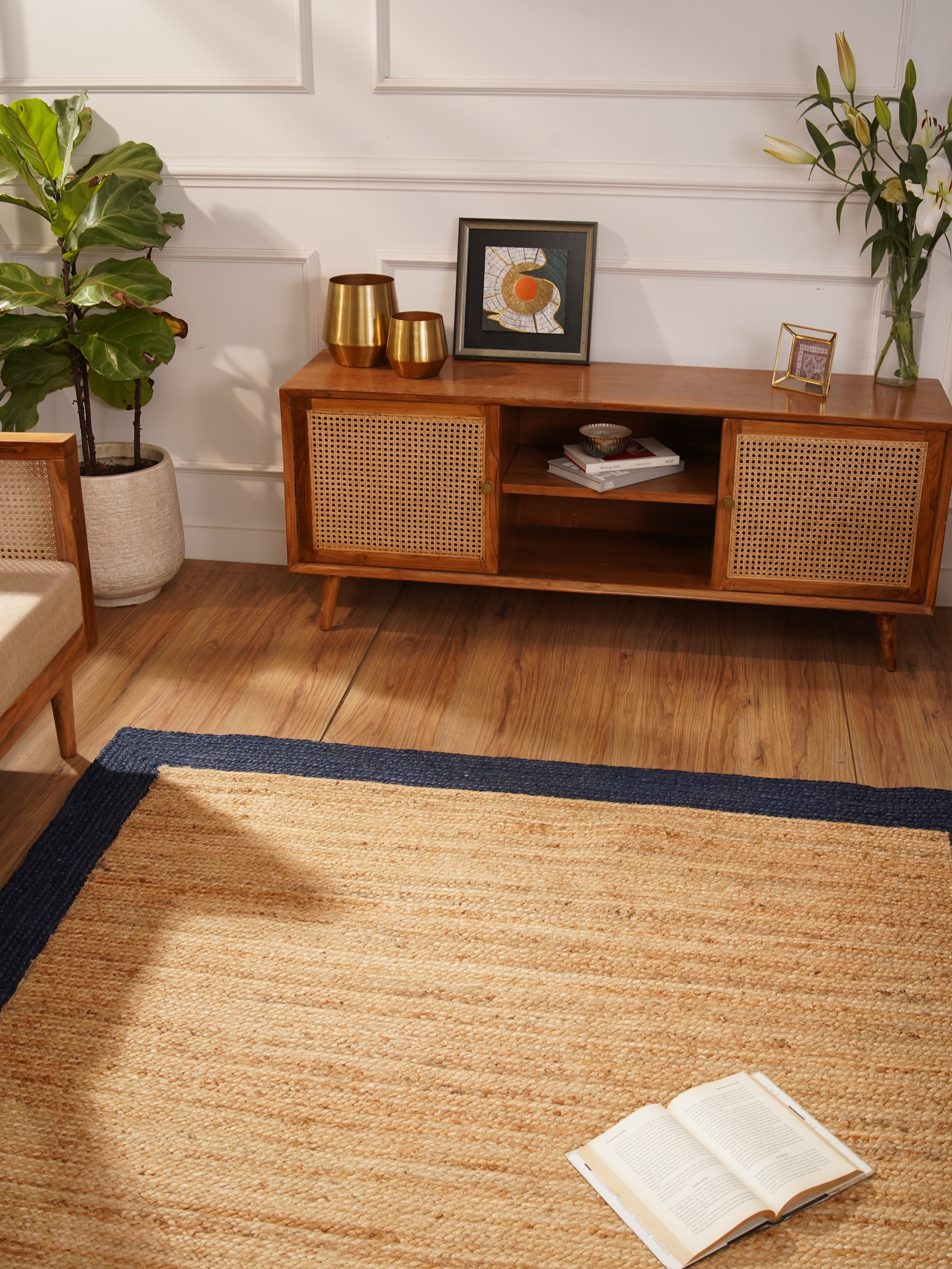 Handwoven Jute Braided Area Rug - Natural Eco-Friendly Floor Mat for Living Room, Bedroom, or Patio Decor