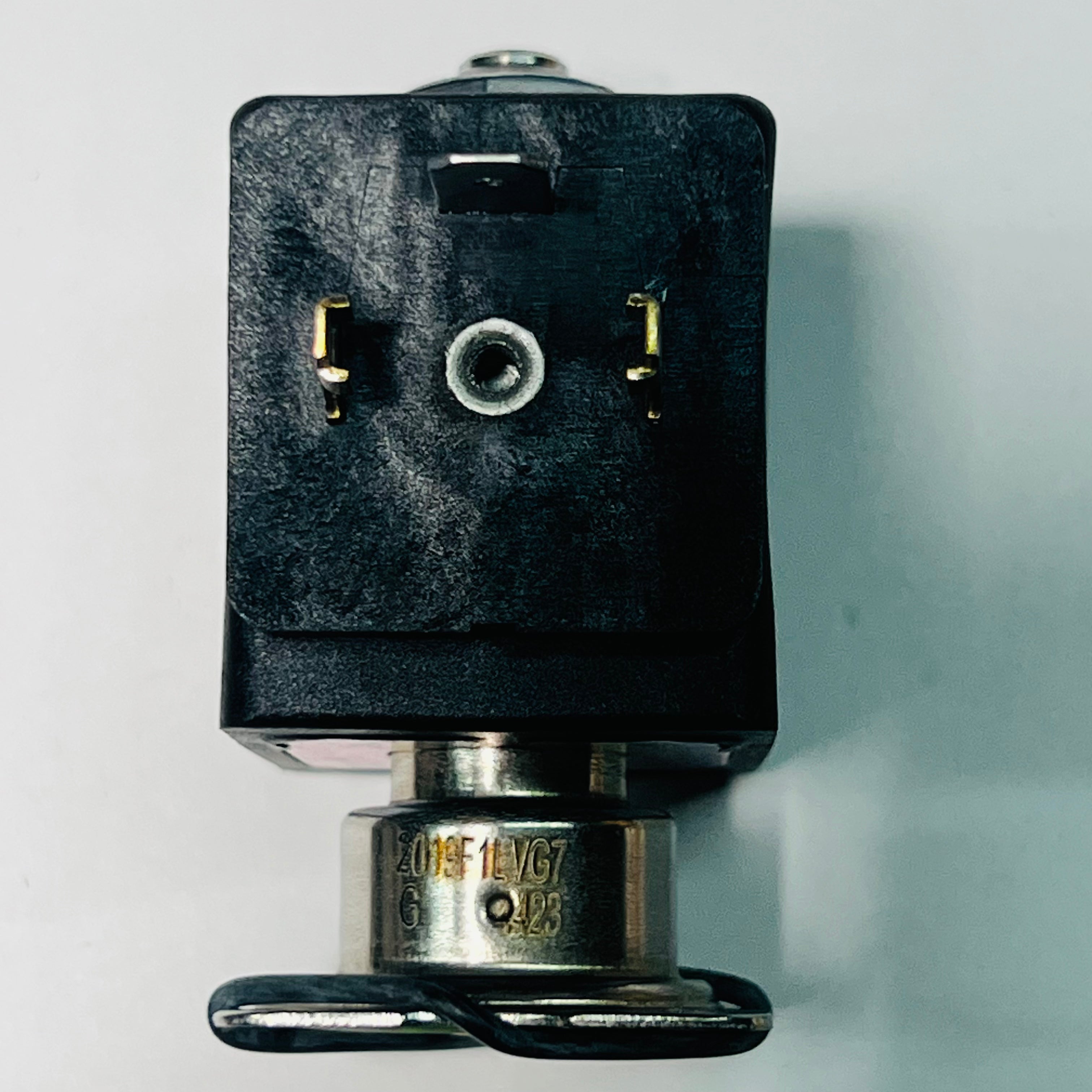 2-Way Stainless Steel Solenoid Valve V220/50-60 9W with Mounting Base - 2.5mm Orifice, Rubin Sealing (Liquipure Series) - Ideal for Water Dispensers, Coffee Machines & Industrial Fluid Control Systems