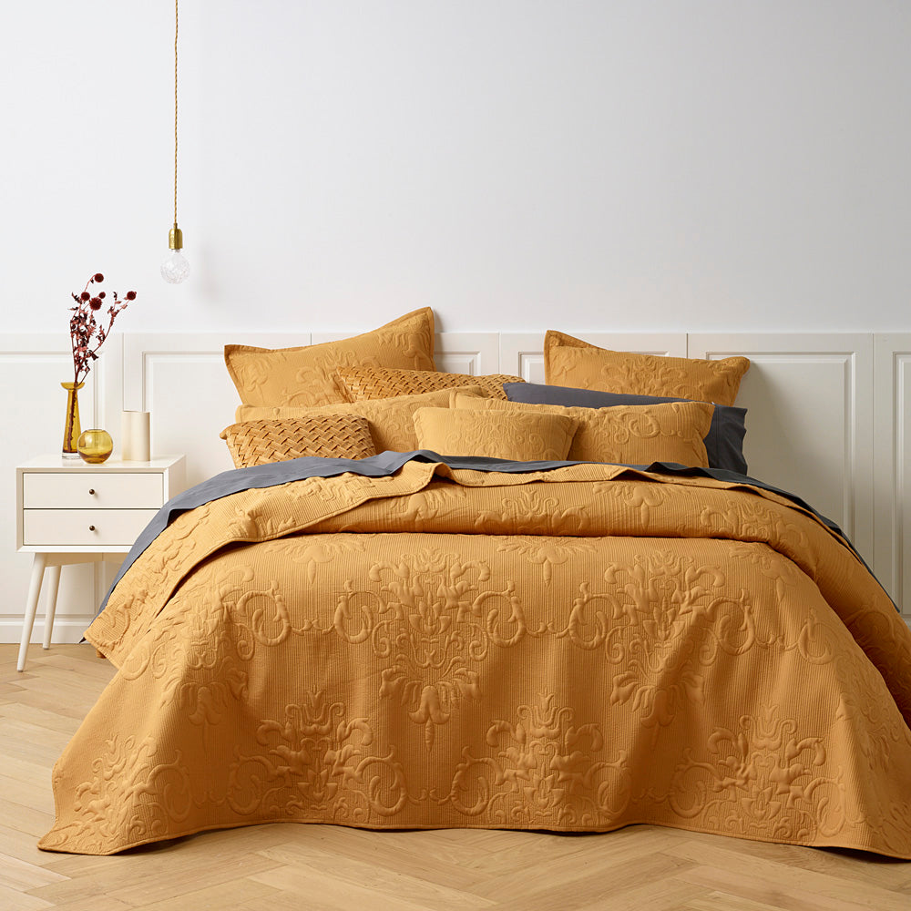 Gatwick Gold Bedspread Set - Queen Size Luxury Bedding for Master Bedroom | Soft & Breathable Comforter Cover with Matching Pillowcases | Perfect for Guest Rooms, Dorm Decor & Cozy Home Styling