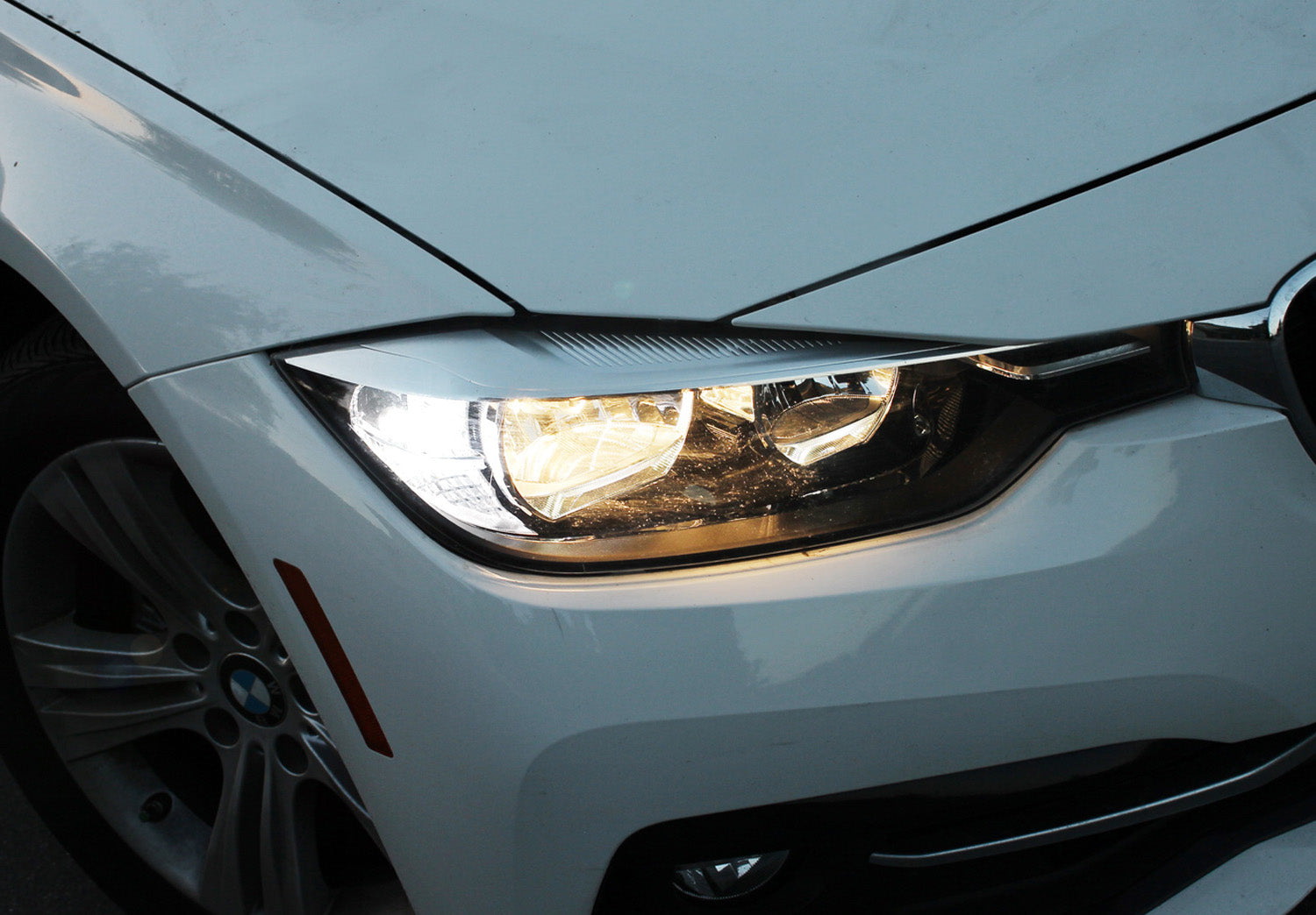 Ultra Bright White CANBUS Error Free LED Bulbs for BMW 1 2 3 Series Front Turn Signals - No Hyper Flash, Direct Replacement, Enhanced Visibility for Day & Night Driving