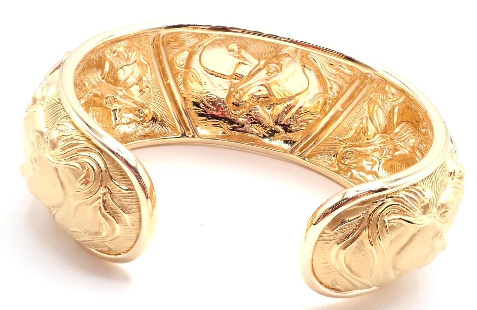 Authentic Carrera Y Carrera 18k Yellow Gold Horse Pendant & Bracelet Set - Elegant Equestrian Jewelry for Women, Perfect Gift for Horse Lovers & Special Occasions