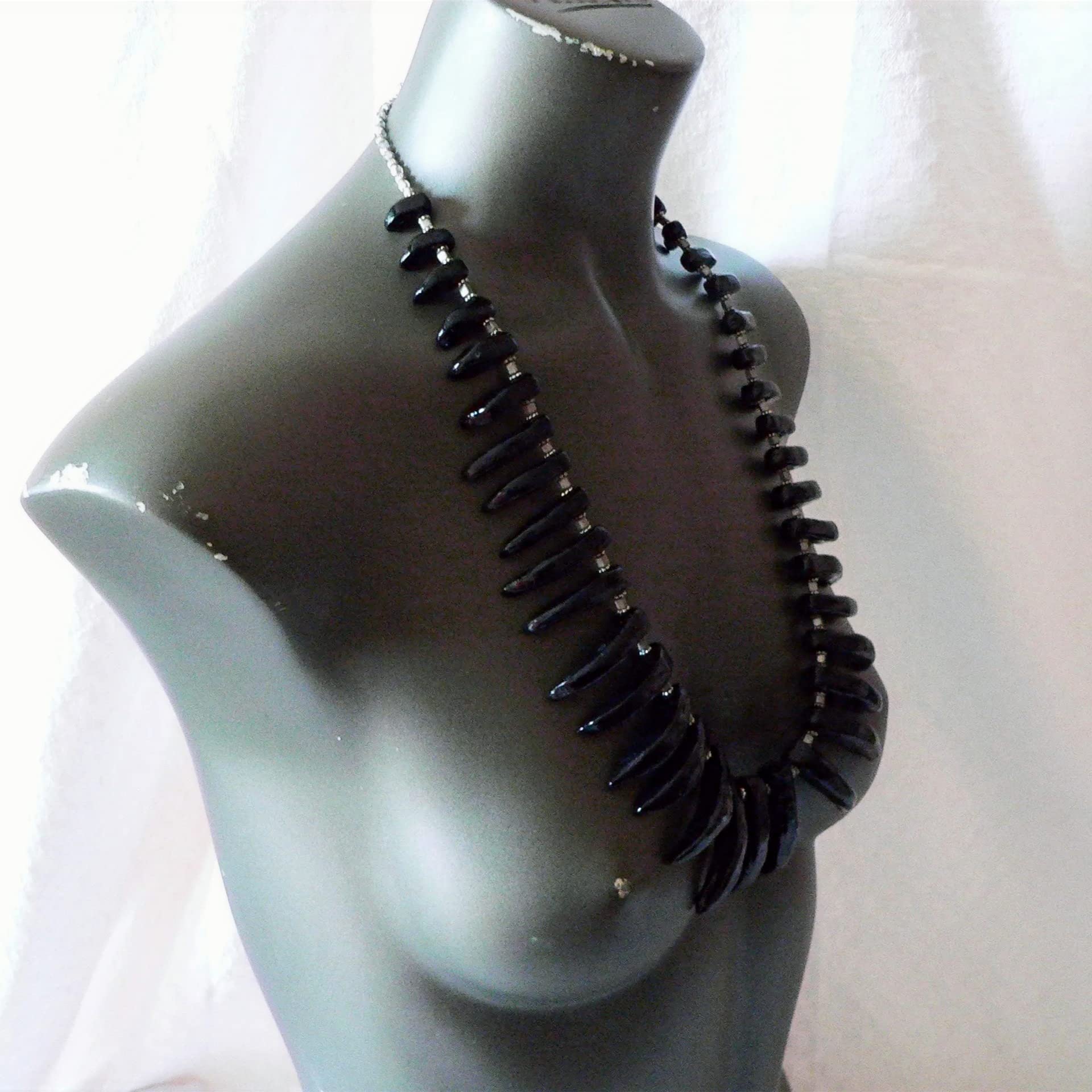 Elegant Long Claw-Shaped Ceramic Bead Necklace in Amethyst Black - Perfect for Boho Chic Outfits & Evening Wear