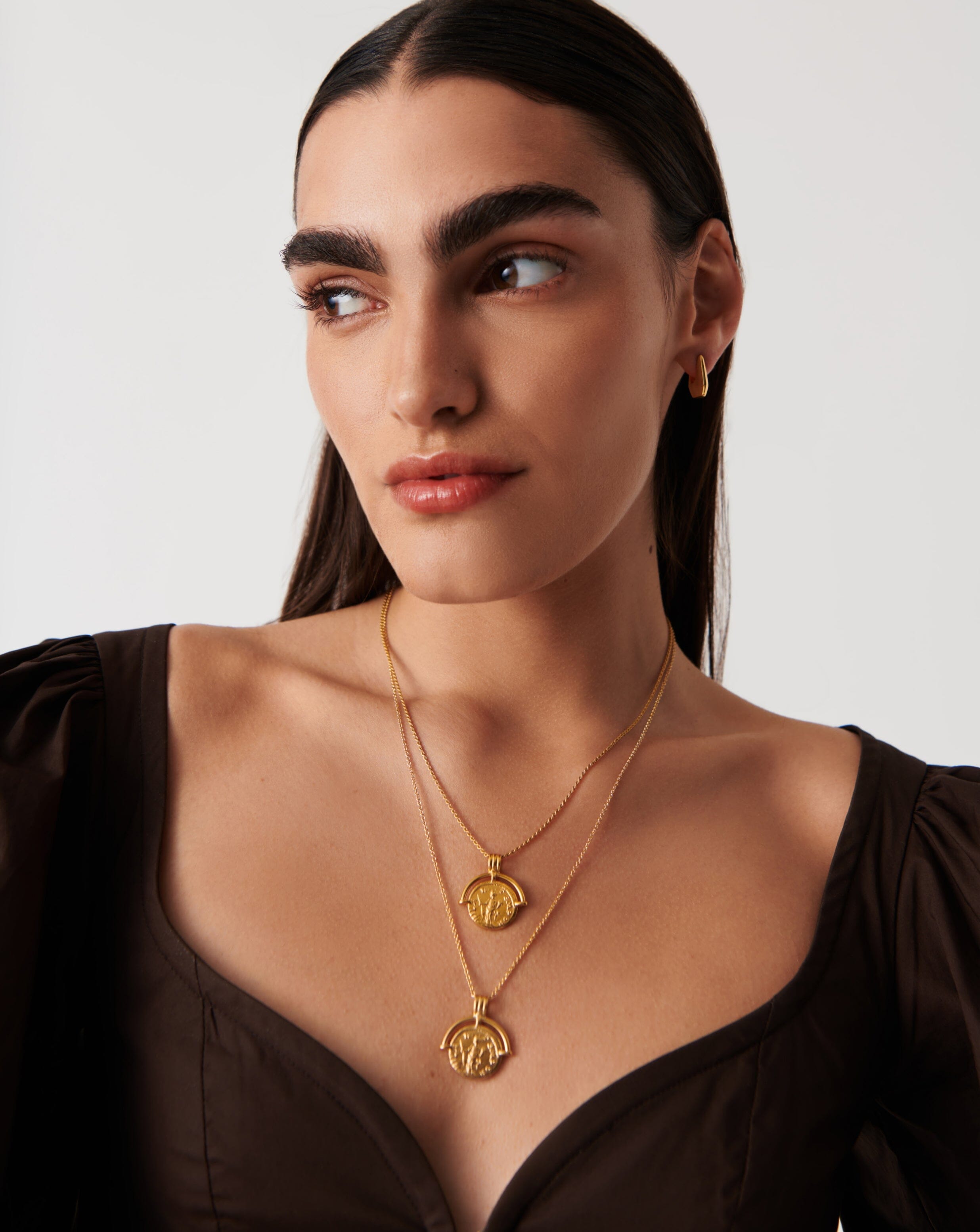 Lucy Williams Long Engravable Roman Arc Coin Necklace - Personalized Jewelry Gift for Women, Vintage Style Pendant Necklace for Anniversary, Birthday & Special Occasions