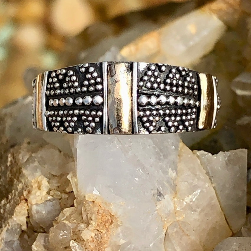 Elegant Sterling Silver & Gold Band Ring with Appliqué - Size 7 | Perfect for Weddings, Anniversaries & Special Occasions