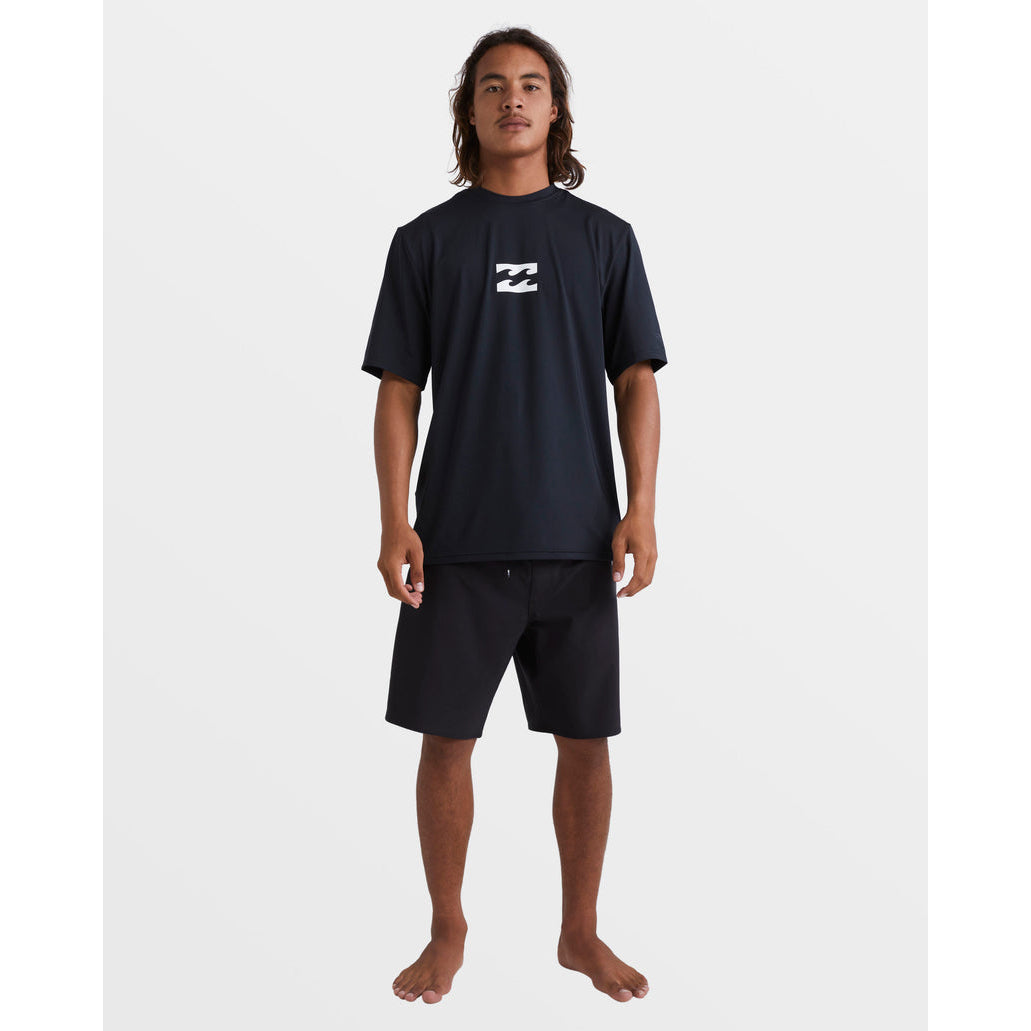 Billabong Men's All Day Wave Loose Fit Short Sleeve Rash Guard Surf Shirt - UPF 50+ Sun Protection, Quick Dry Swim Shirt for Surfing, Swimming, Beach & Outdoor Activities - Black