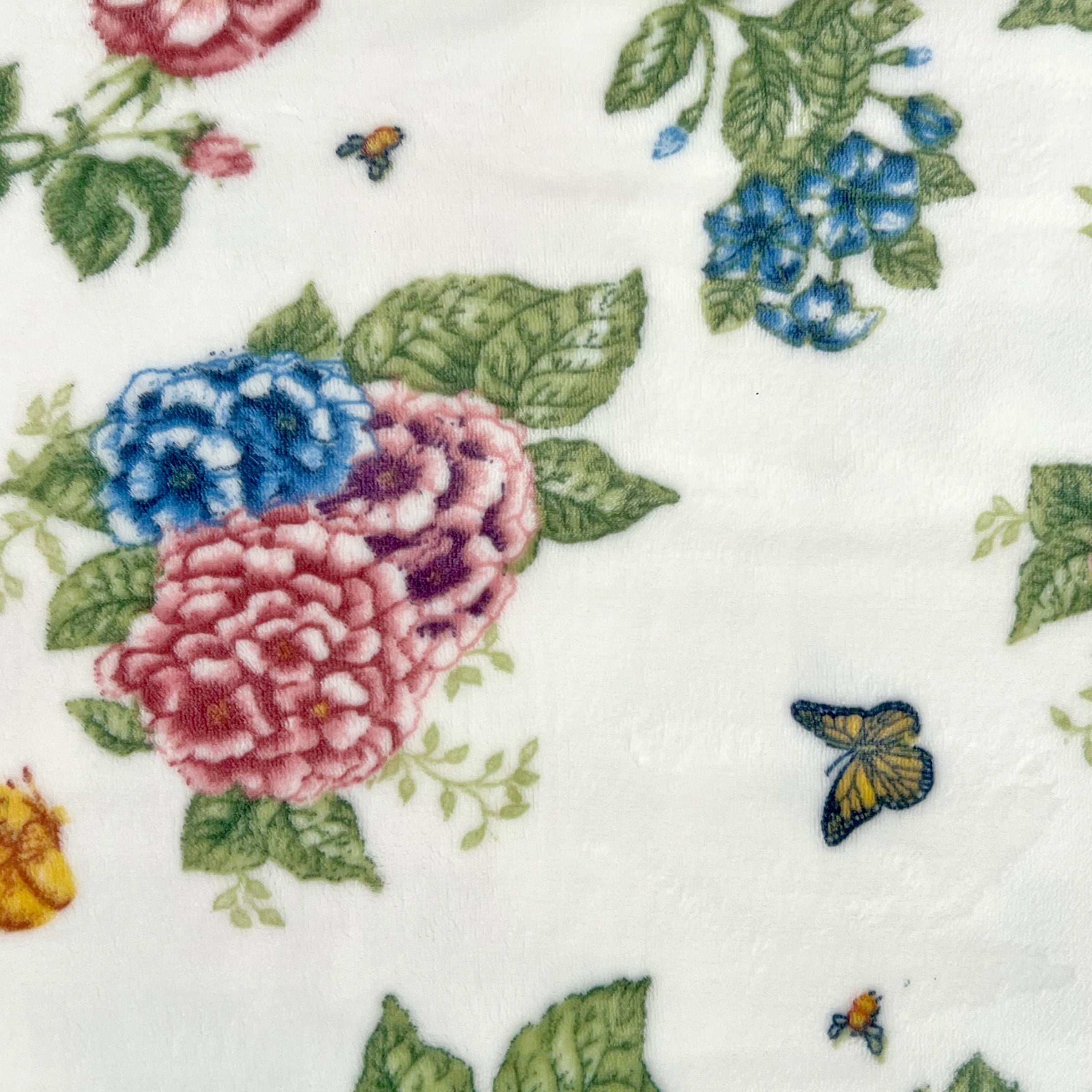 Butterfly Meadow Hydrangea Throw Blanket - Soft Floral Blanket for Couch, Bed & Outdoor Use - Cozy Lightweight Decorative Throw for Living Room, Sofa, Picnics and Travel