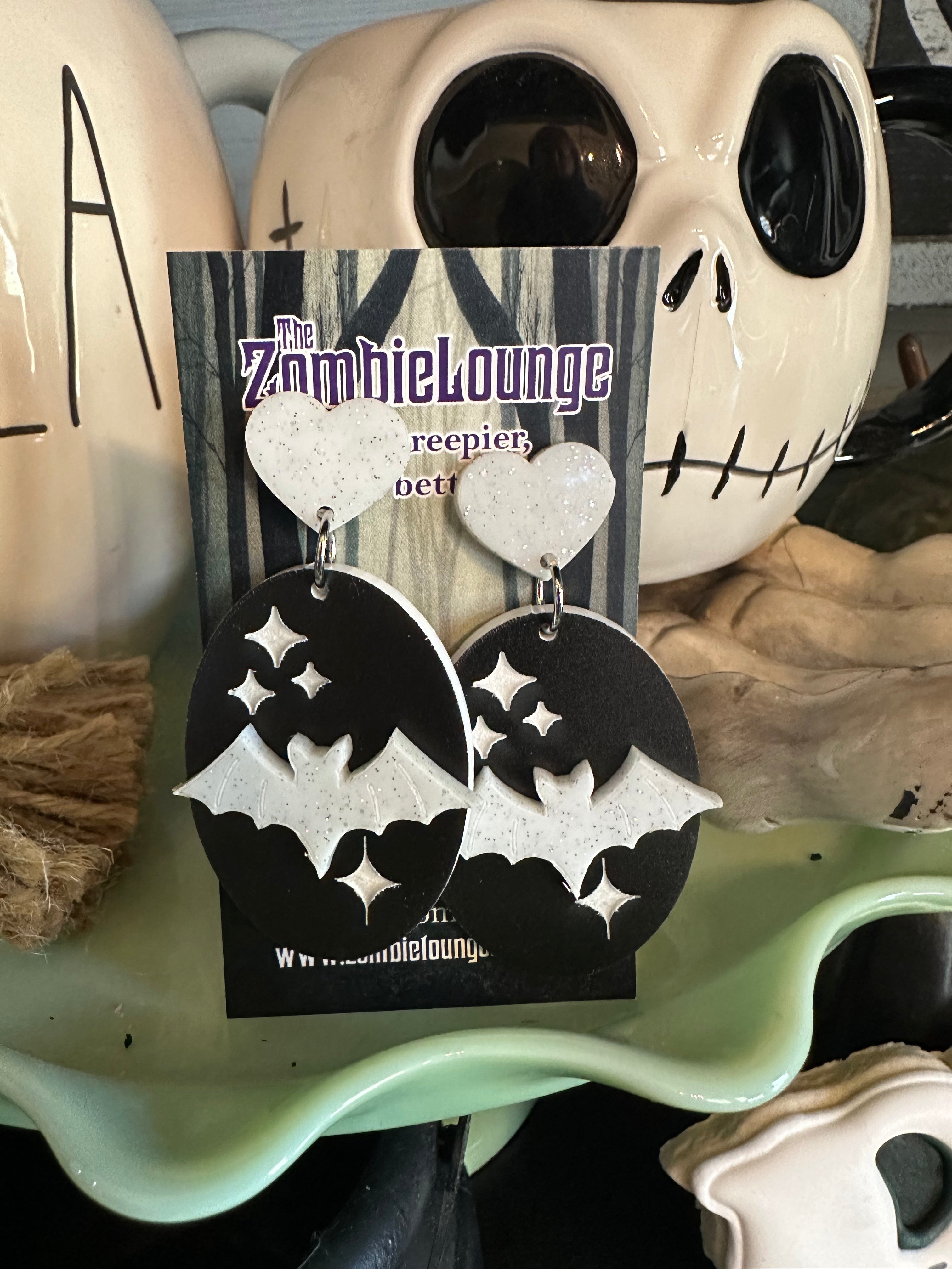 Vintage Bat Earrings for Women - Gothic Halloween Jewelry - Cute Bat Wing Dangle Earrings for Costume Parties, Cosplay, and Everyday Wear