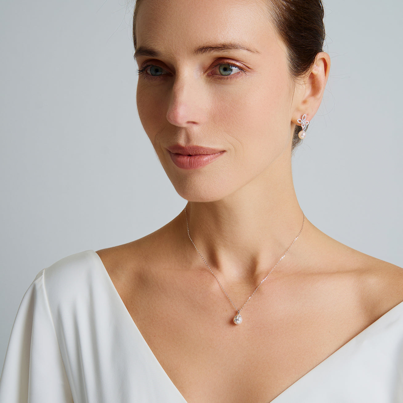 18K Solid Gold Diamond Hanadama Akoya Pearl Necklace - Luxury Japanese Pearl Jewelry for Women - Perfect for Weddings, Anniversaries & Special Occasions