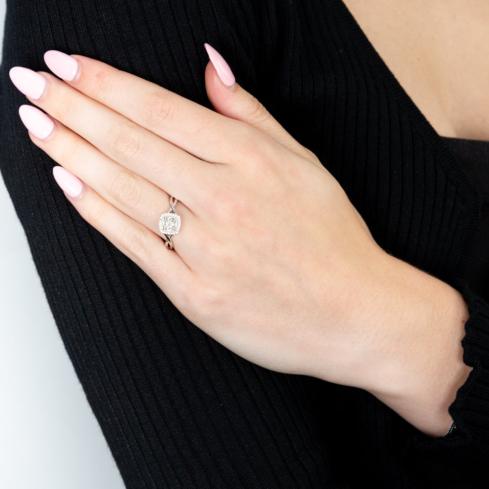 2 Carat Diamond Ring with 7 Brilliant Cut Diamonds in Sterling Silver 925 - Elegant Wedding Engagement Ring for Women, Perfect for Proposals, Anniversaries & Special Occasions