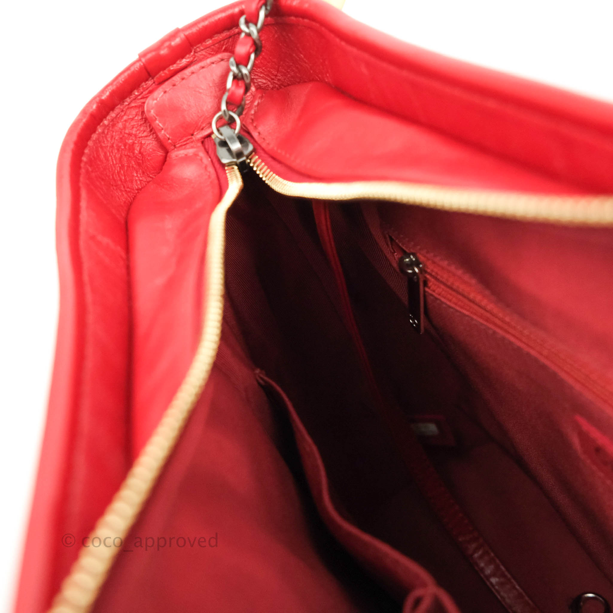 Chanel Chevron Medium Gabrielle Hobo Bag in Red Aged Calfskin with Mixed Hardware - Luxury Shoulder Bag for Women, Perfect for Work, Travel and Evening Events