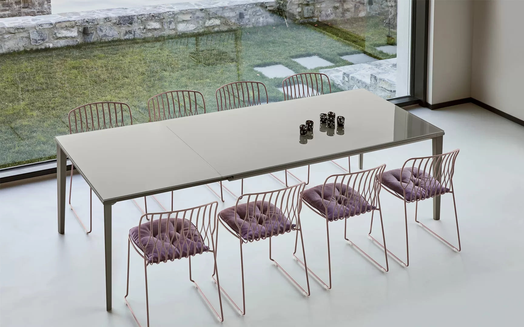 Extendable Dining Table for Small Spaces - Expandable Kitchen Table with Leaves - Perfect for Apartments, Breakfast Nooks & Family Gatherings