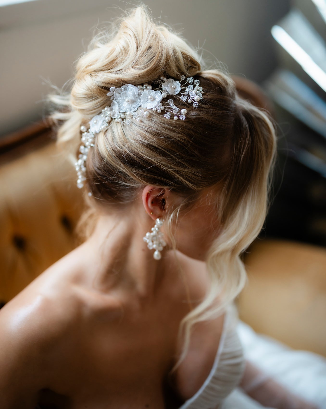 Elegant 3D Lace Floral Pearl Bridal Hair Vine & Floral Pin - Luxury Wedding Headpiece by Kezani | Perfect for Brides, Bridesmaids, and Special Occasions