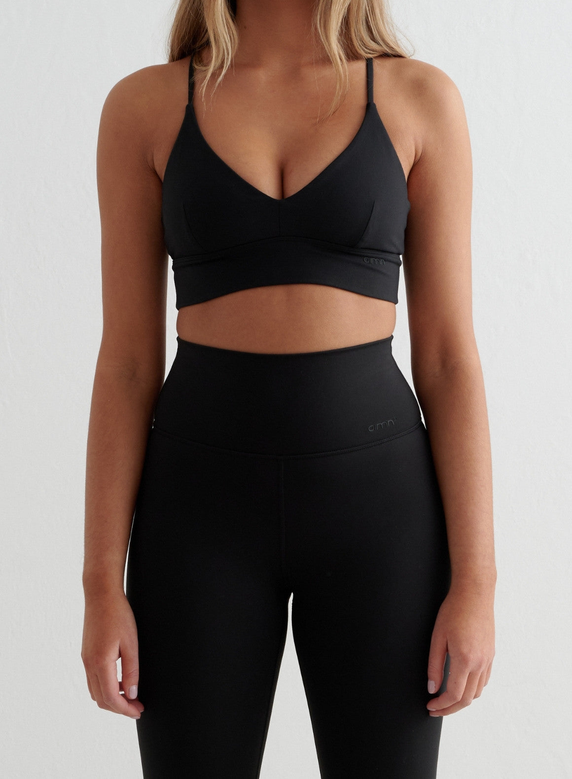 Black Sense Tights & Strap Bra Set - Seamless Workout Outfit for Yoga, Gym & Running | Women's Comfortable Activewear