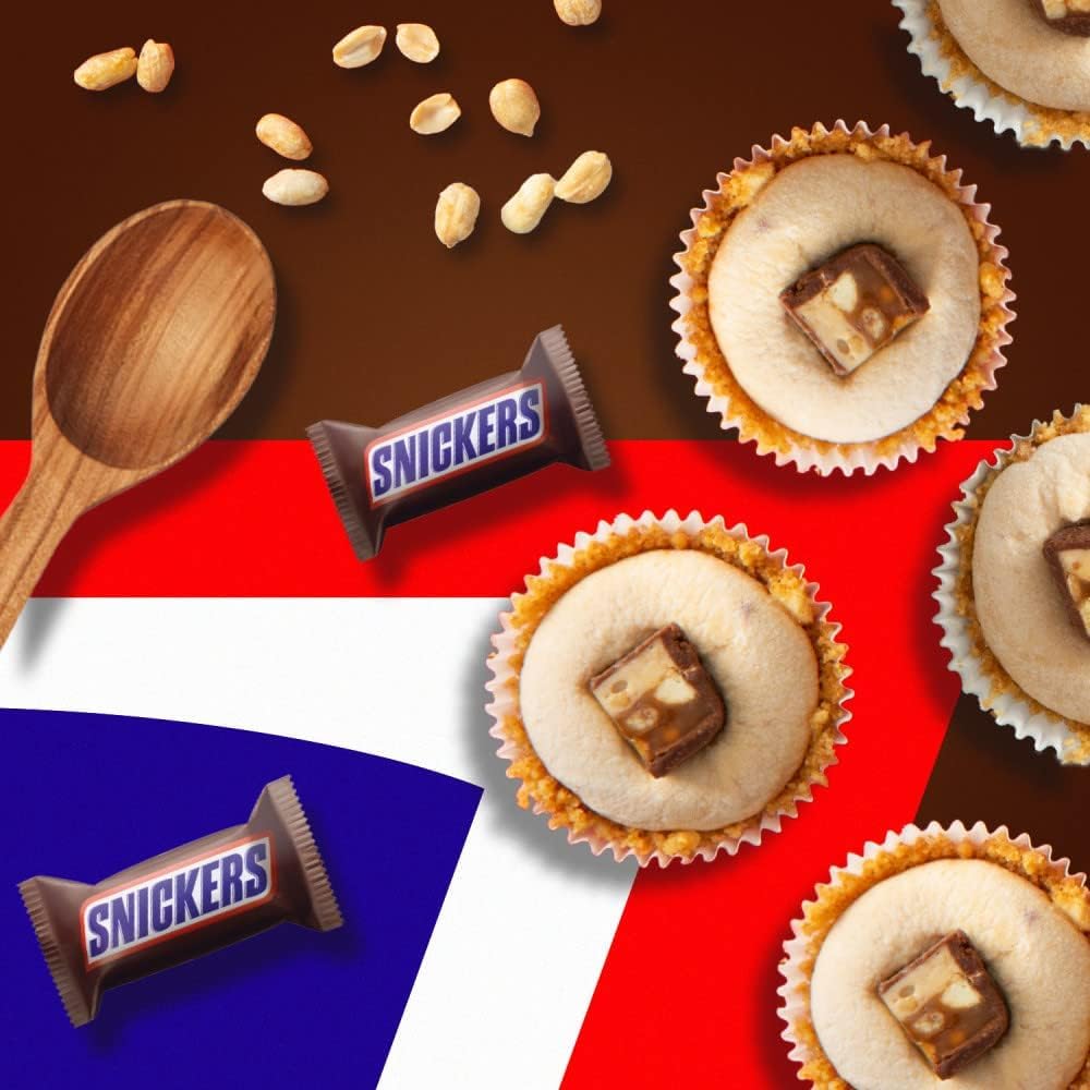 Snickers Fun Size Candy Bars - Individually Wrapped Chocolate, Peanut & Caramel Candy - Bulk Pack of 25 - Perfect for Halloween, Parties, Office Treats & Snack Time