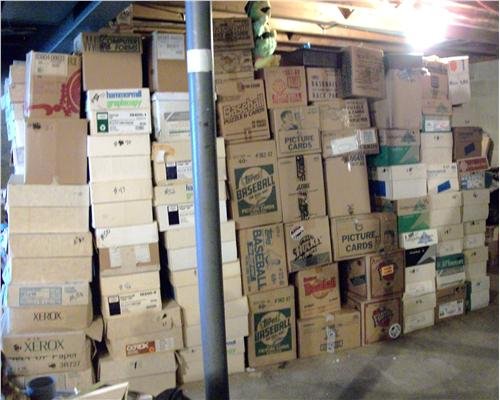 Vintage Baseball Card Storage Box - 600+ Star & Rookie Cards Investment Collection (Includes 20 Rare 1976 Cards Featuring Hank Aaron, Steve Carlton, Steve Garvey, Johnny Bench) - Perfect for Sports Memorabilia Collectors, Card Trading & Investment Portfolio Building