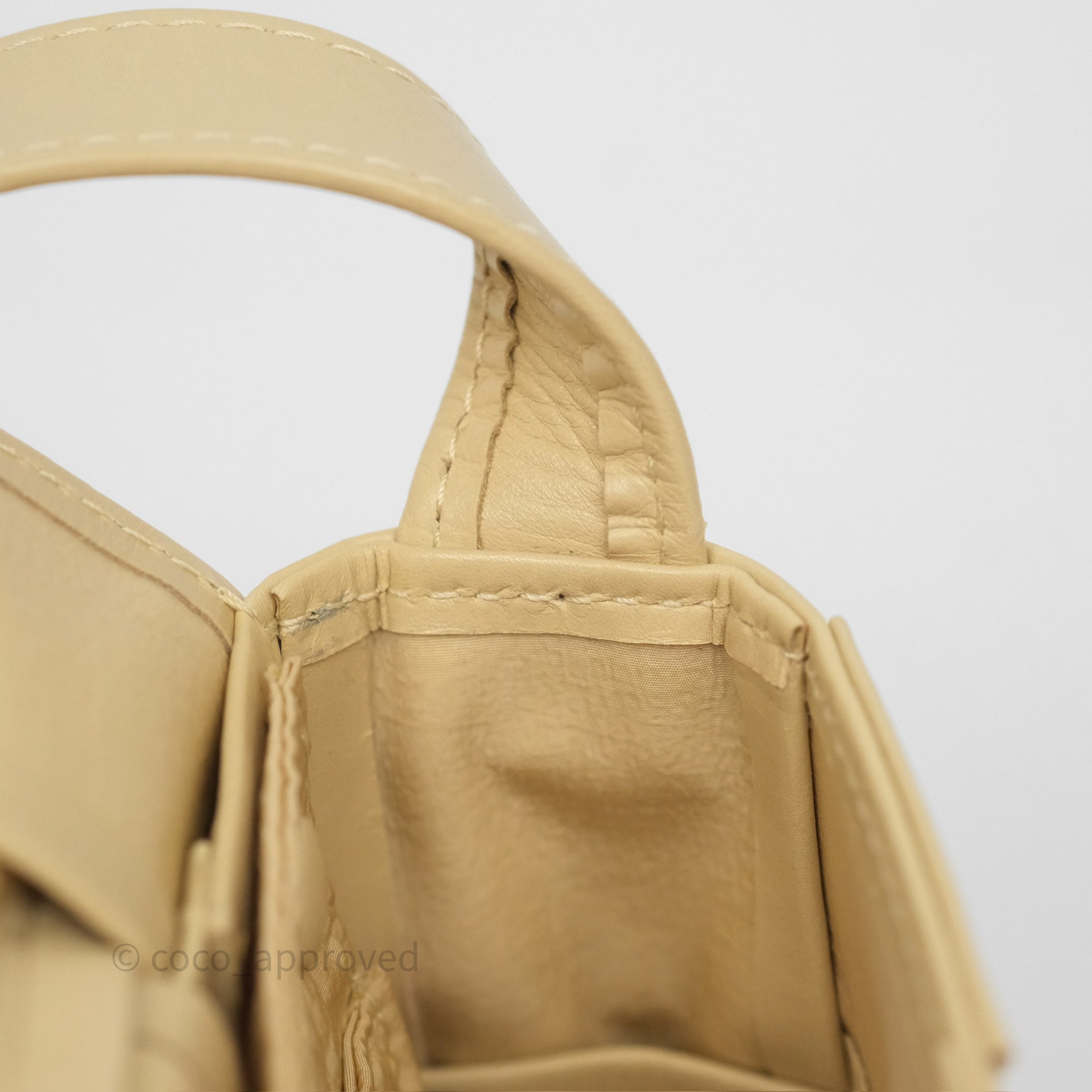Bottega Veneta Cassette Mini Bag in Porridge Calfskin Leather - Stylish Crossbody Purse for Women, Perfect for Everyday Use, Work & Evening Out