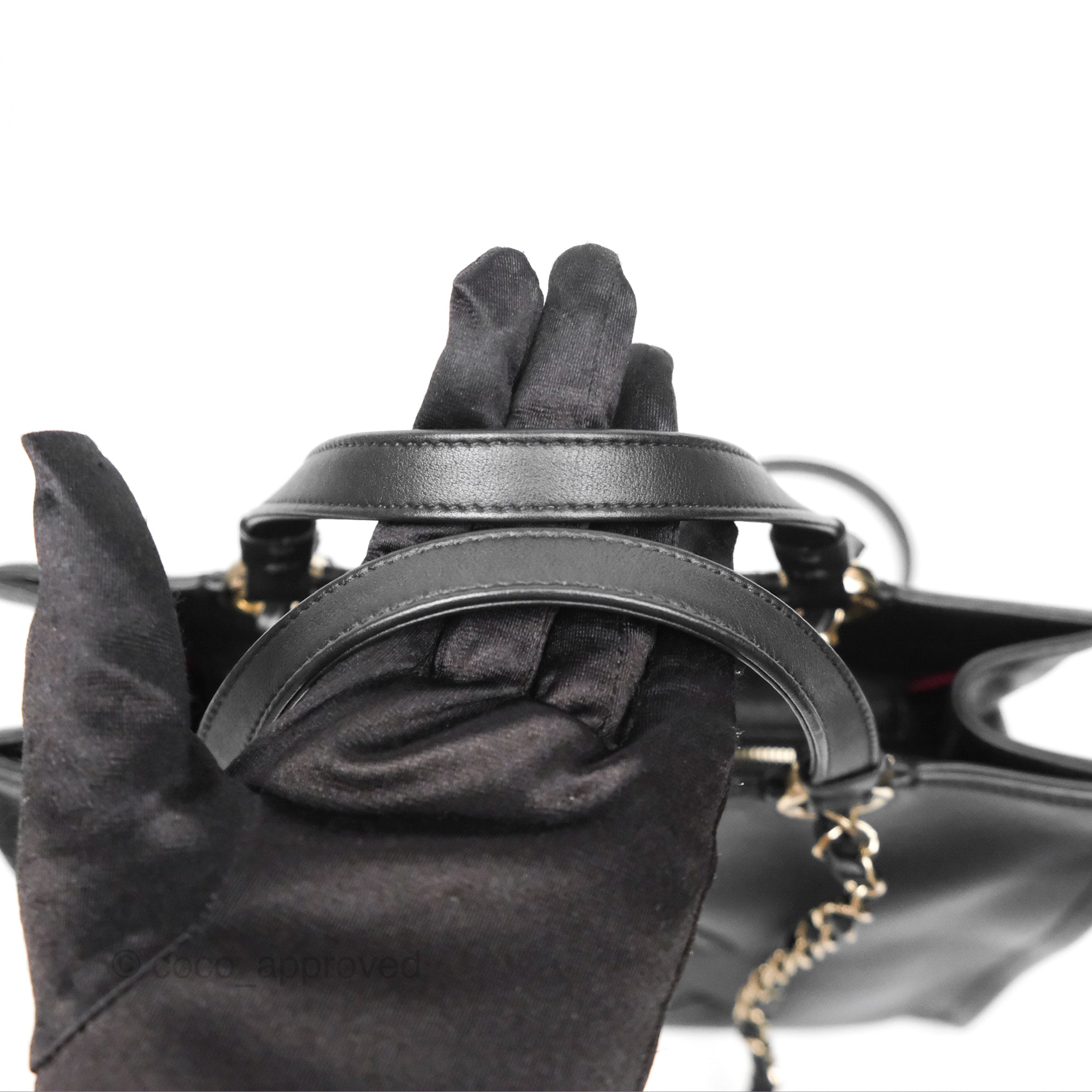 Chanel CC Zipped Shopping Tote Bag in Calfskin Leather with Gold Hardware - Luxury Handbag for Women, Perfect for Work, Travel & Everyday Use