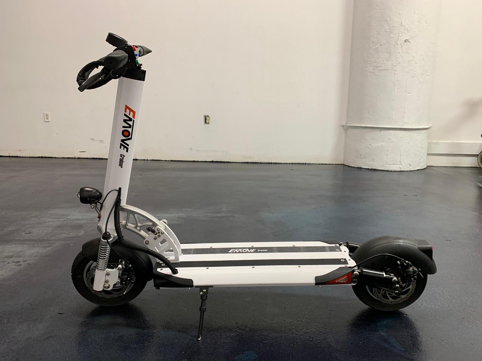 Refurbished EMOVE Cruiser Electric Scooter - 28MPH, 62 Miles Range, Foldable Commuter Scooter for Adults - Perfect for Urban Commuting, Campus Travel & Last-Mile Transportation