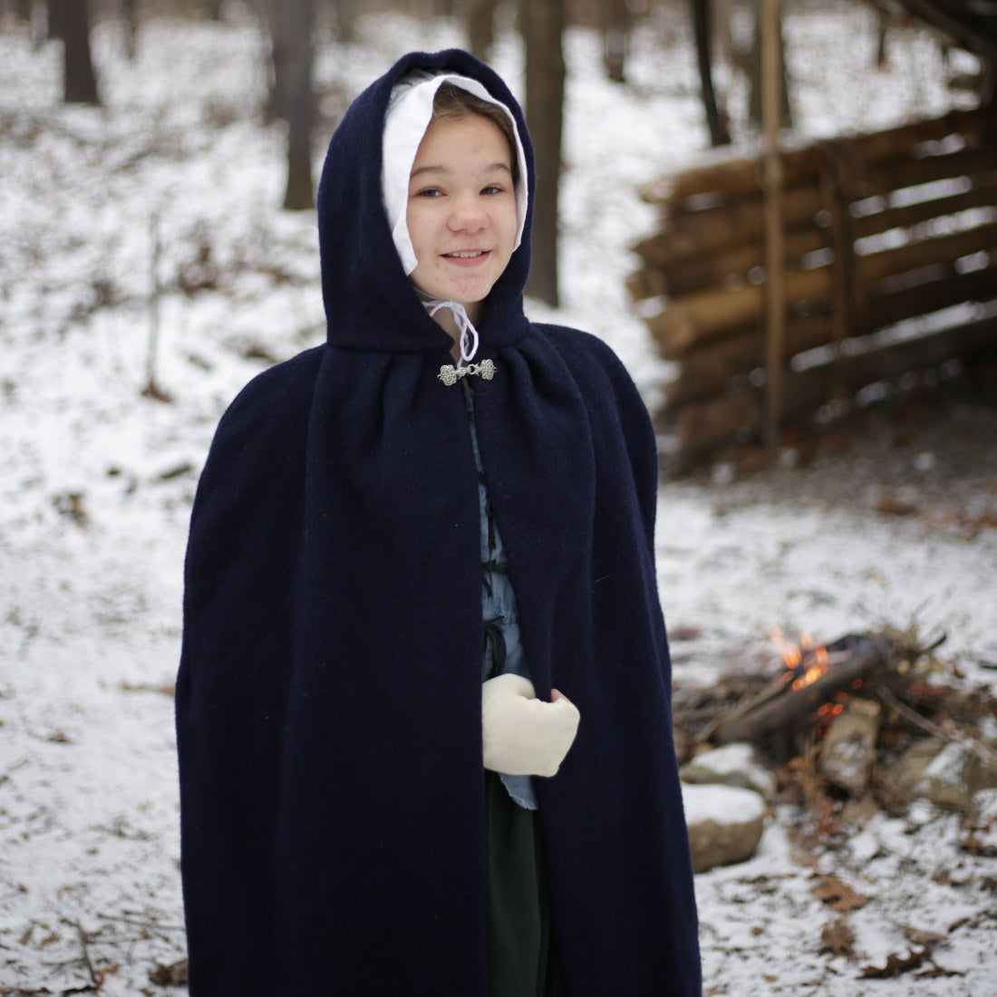 Girls' Hooded Cape - Stylish & Warm Winter Cloak for Kids - Perfect for Halloween, Cosplay & Outdoor Adventures